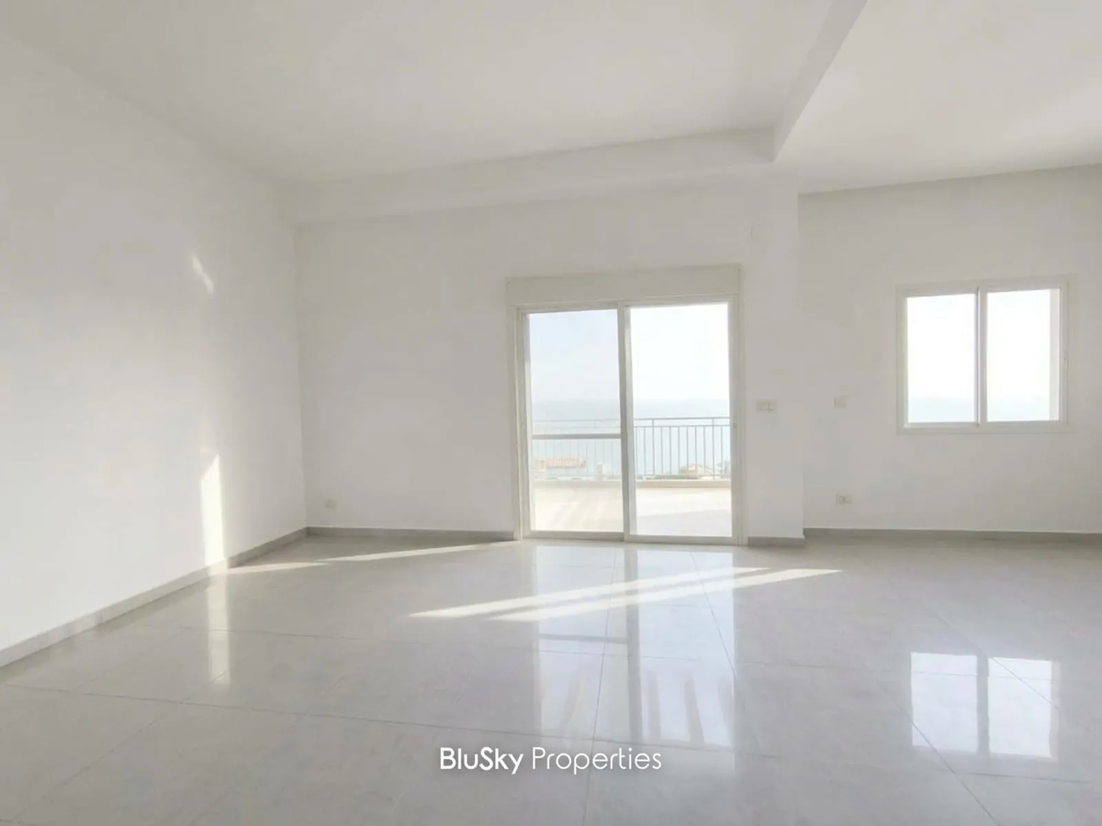 Duplex 300m² with Terrace for Sale or Rent in Okaibe