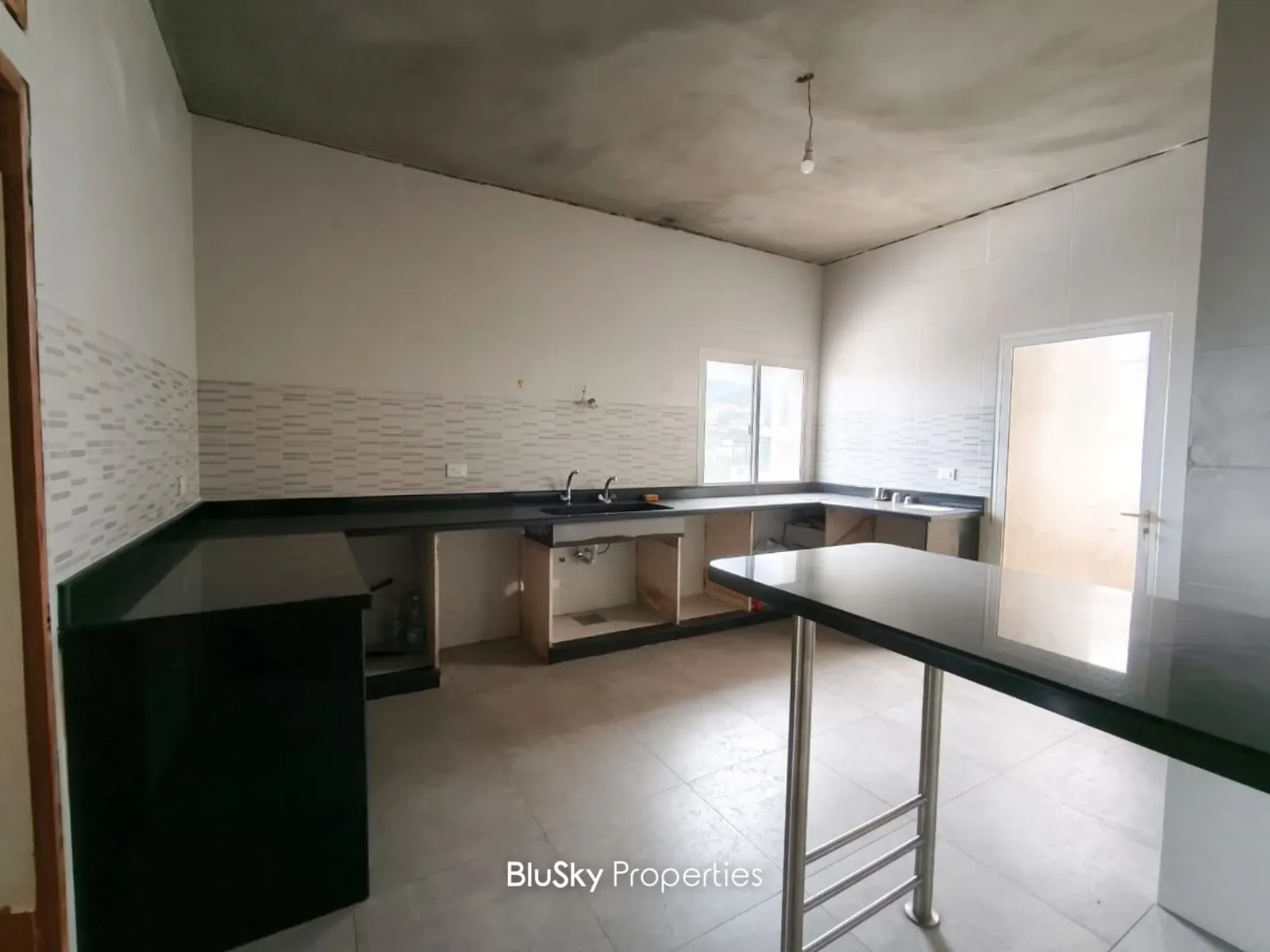 Duplex 300m² with Terrace for Sale or Rent in Okaibe — photo 3