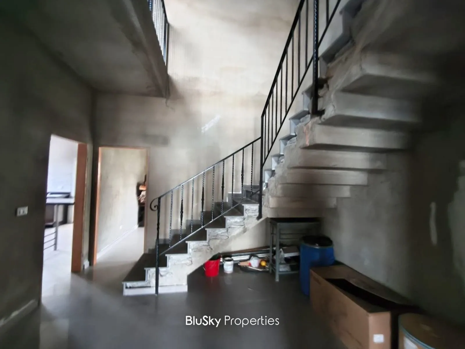 Duplex 300m² with Terrace for Sale or Rent in Okaibe — photo 5