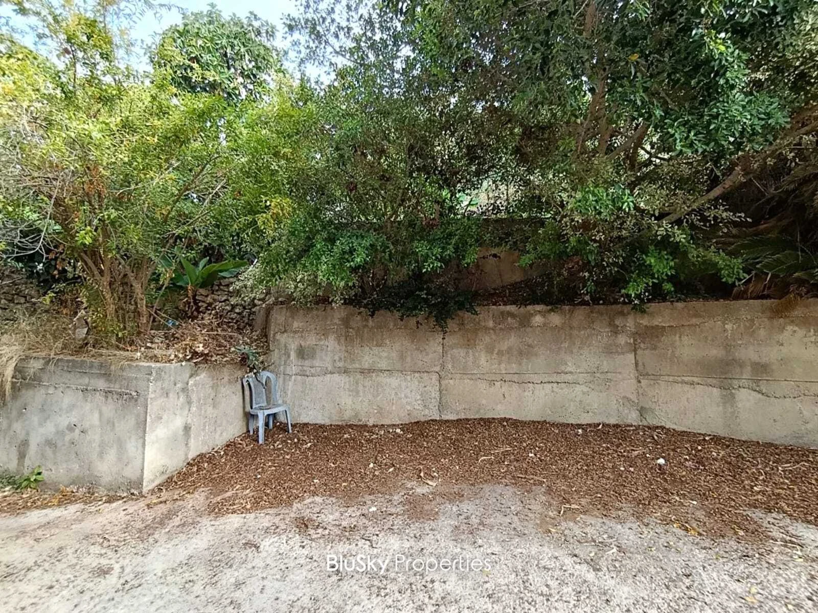 Land 892m² for Sale in Okaibe