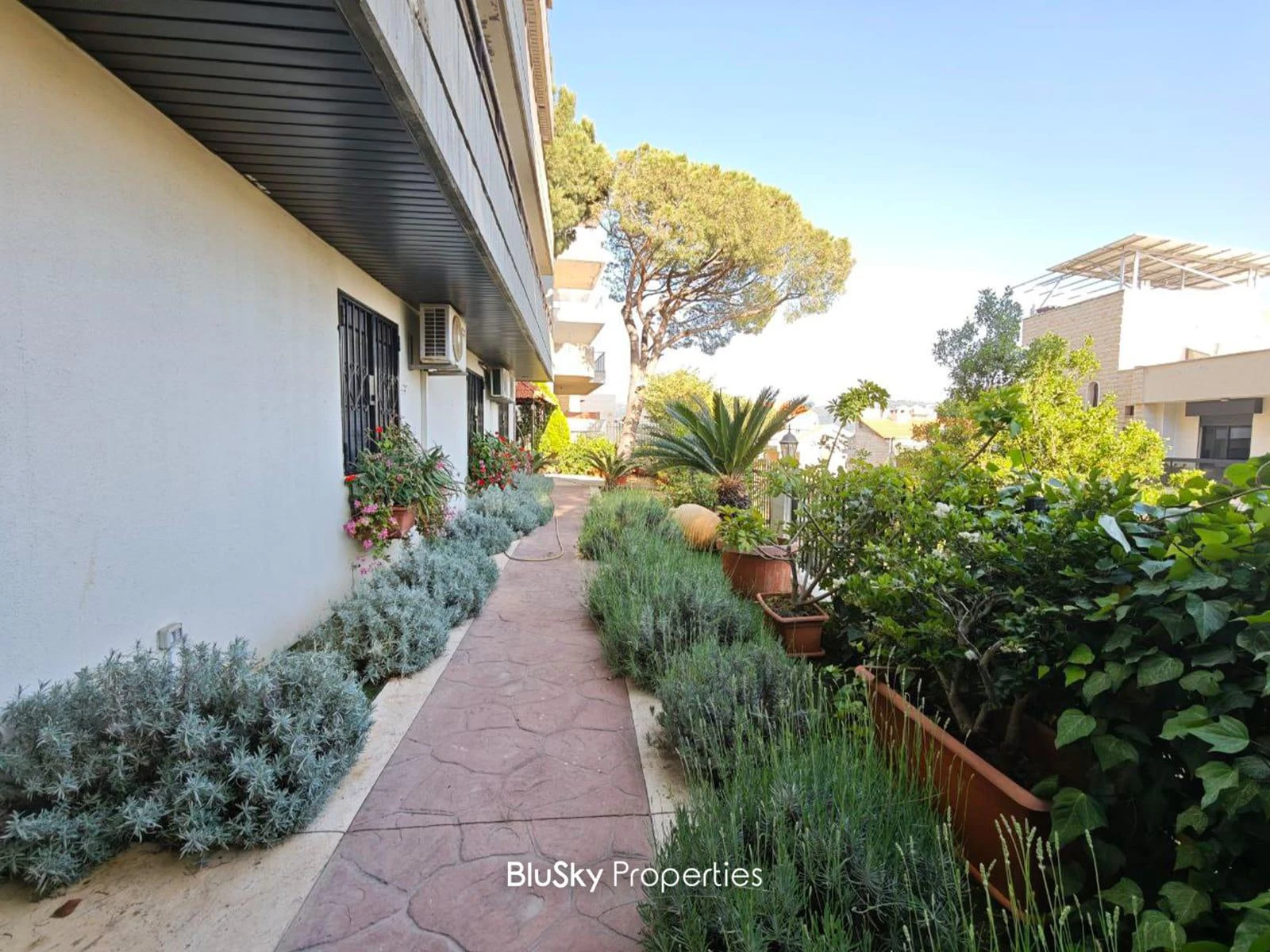 Apartment 220m² Garden for Rent in Ouyoun — الصورة 2