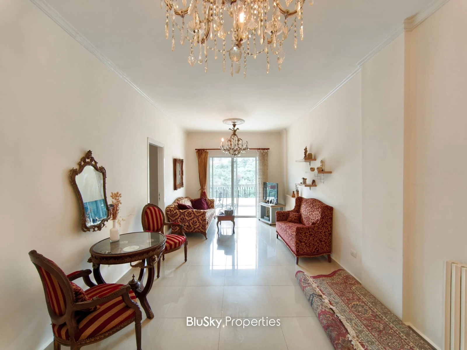 Apartment 180m² with Balcony for Rent in Qonnabet Baabdat