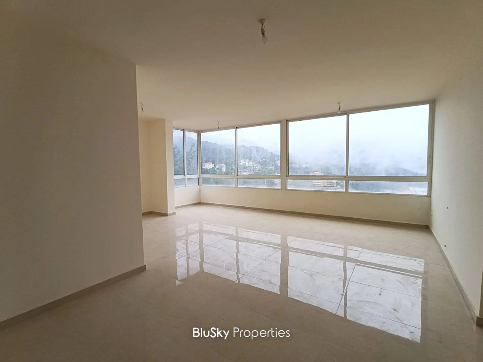 Apartment 175m² with Mountain View for Sale in Qonnabet Broumana