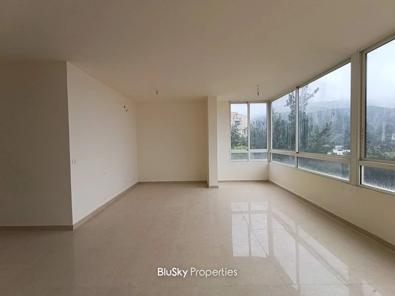 Apartment 175m² with Mountain View for Sale in Qonnabet Broumana — photo 2