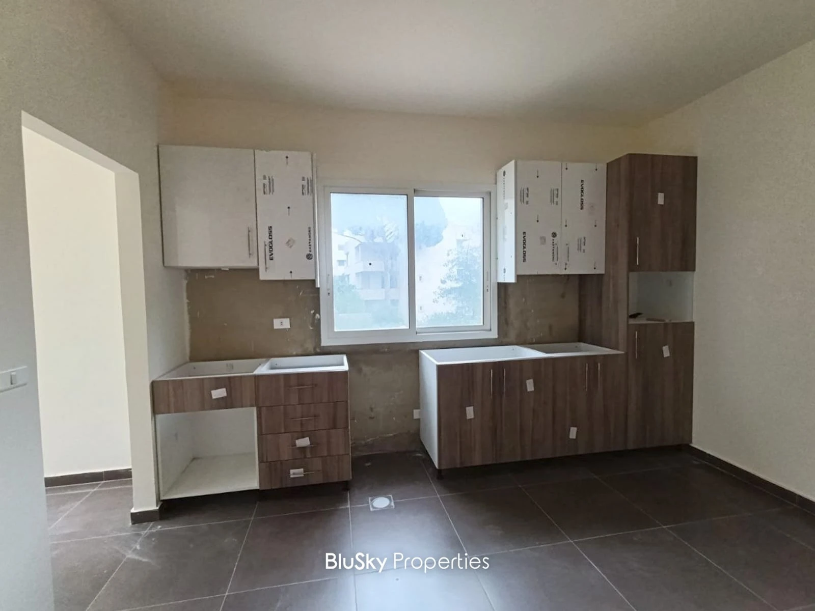 Apartment 175m² with Mountain View for Sale in Qonnabet Broumana — photo 3