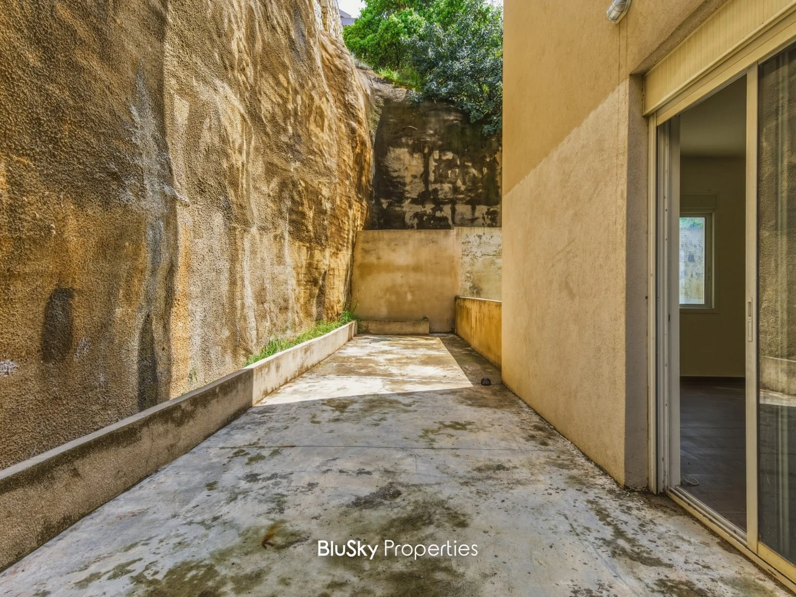 Apartment 175m² with Terrace for Sale in Qonnabet Broumana — الصورة 2