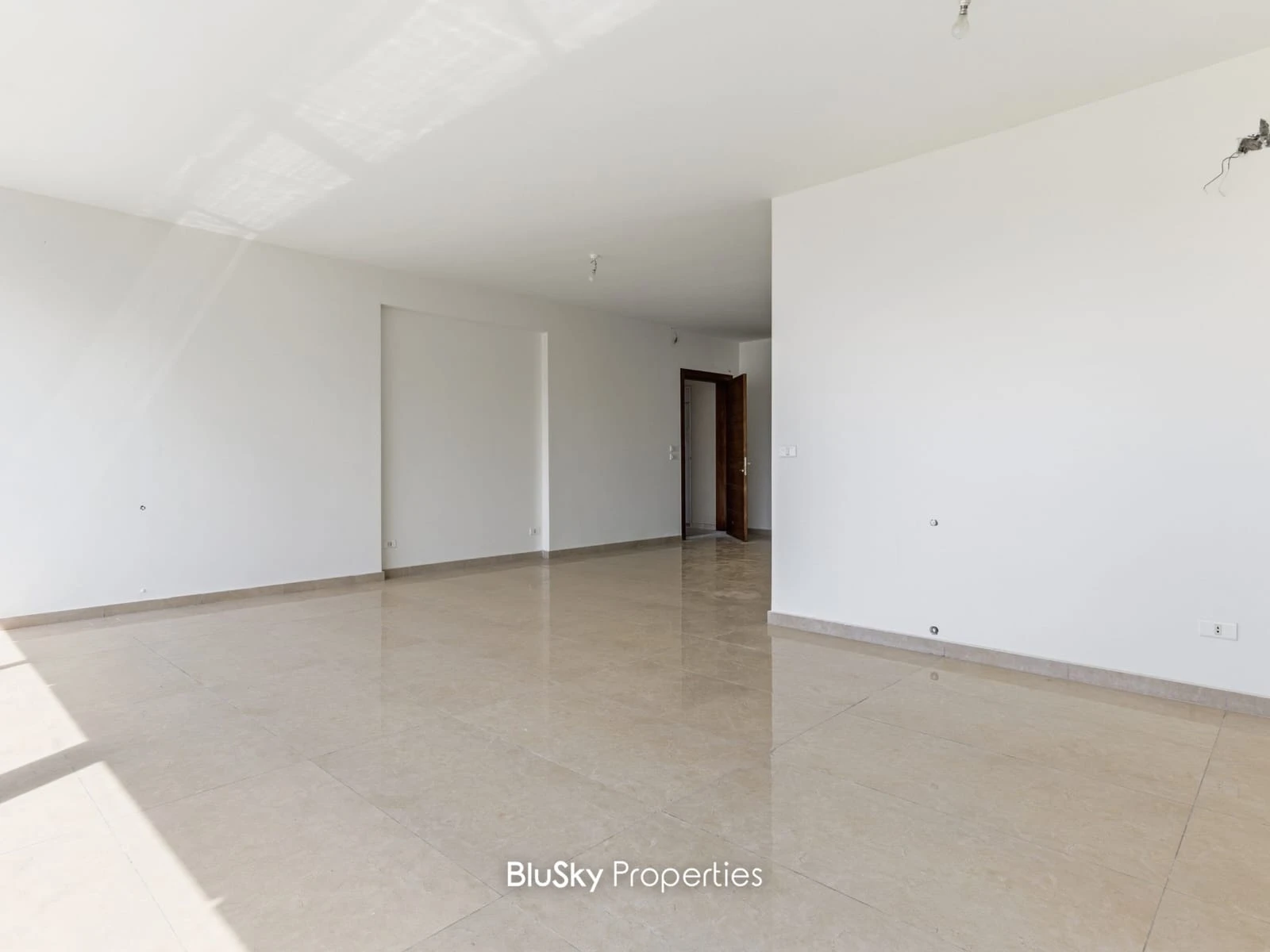Apartment 175m² with Terrace for Sale in Qonnabet Broumana — الصورة 3