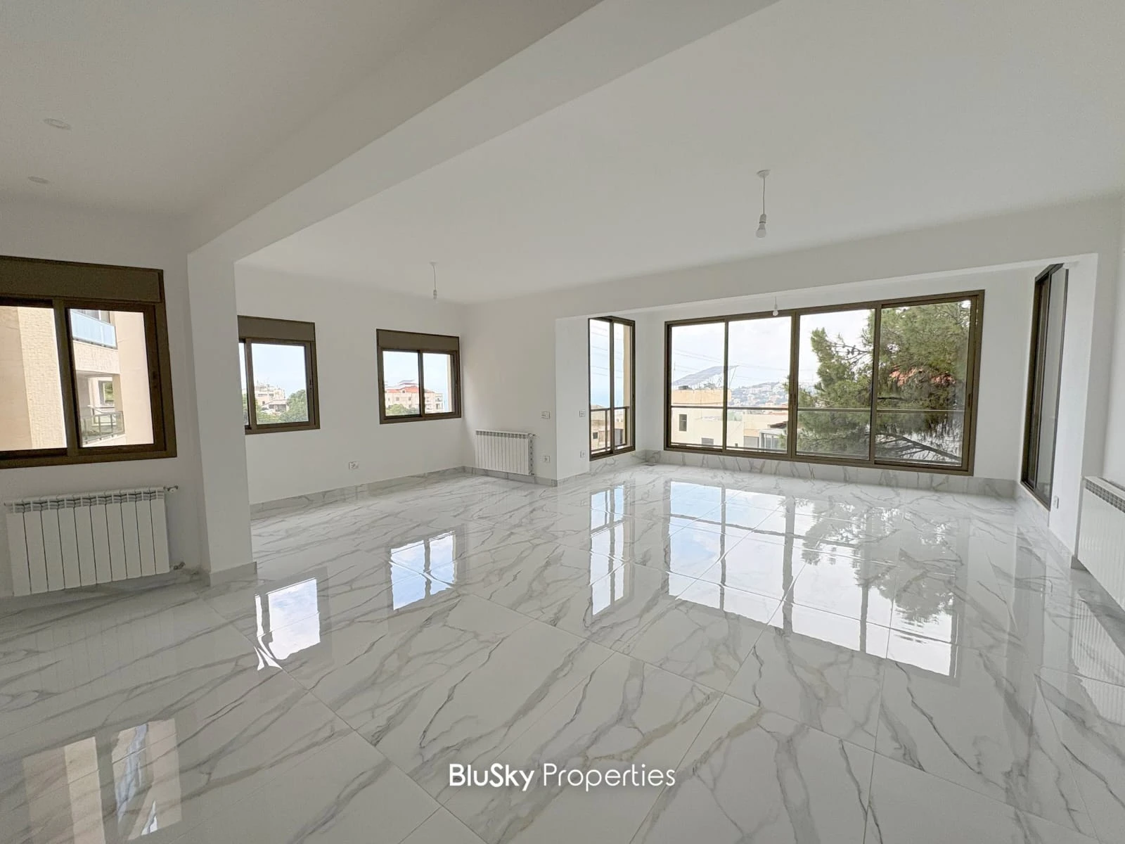 Apartment 180m² with Terrace for Sale in Qonnabet Broumana