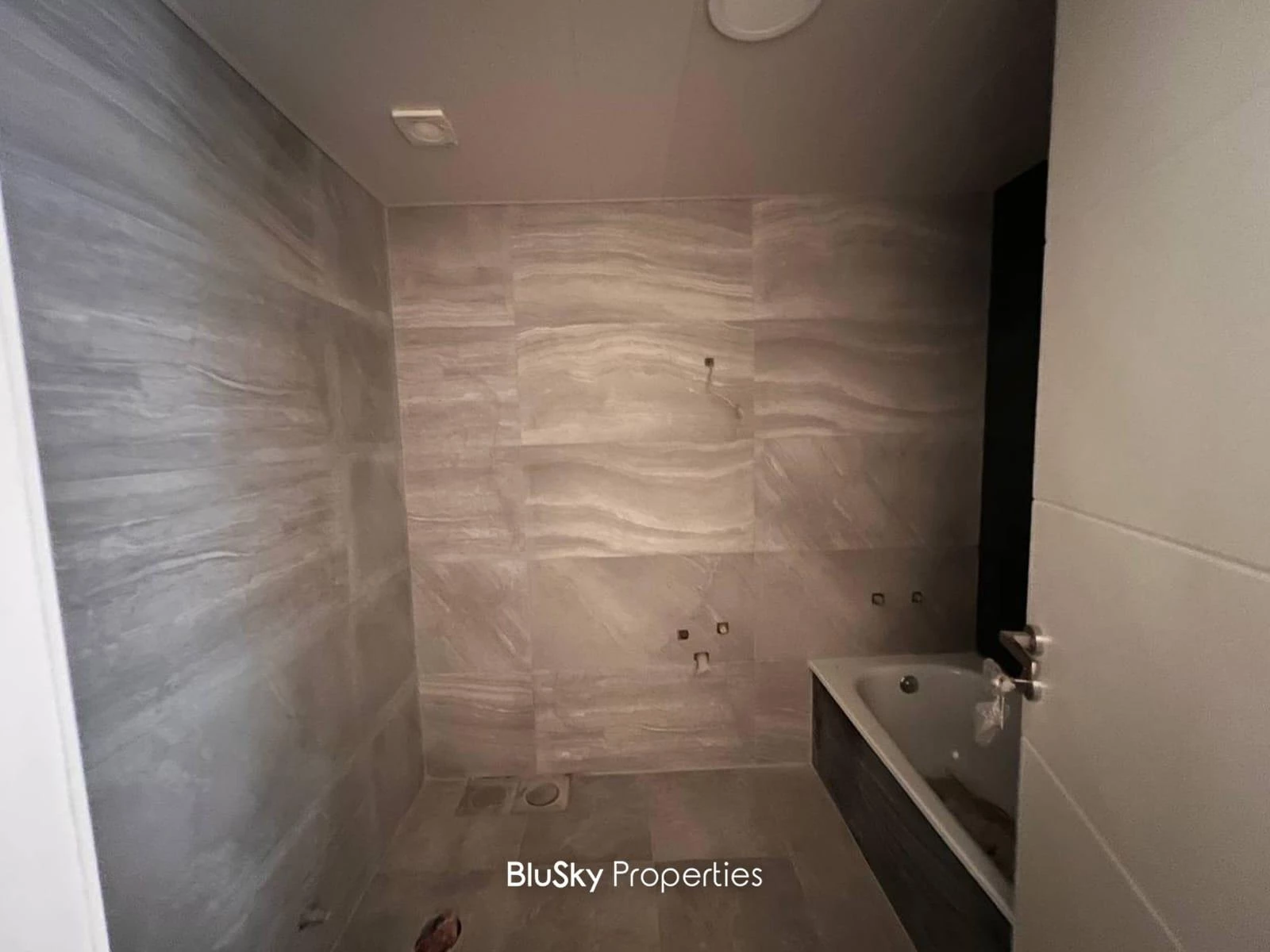 Apartment 180m² Terrace for Sale in Qonnabet Broumana — الصورة 5