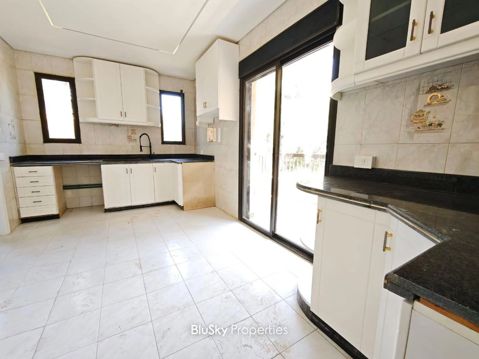 Apartment 240m² Mountain View for Rent in Qonnabet Broumana — الصورة 4