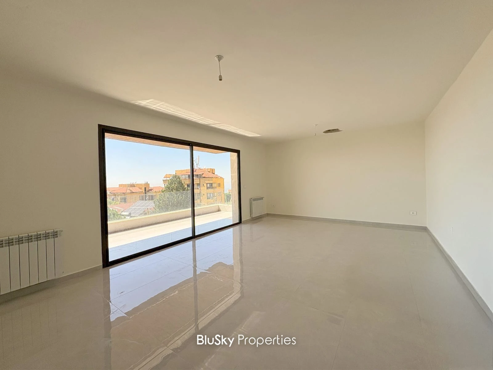 Apartment 240m² with Balcony for Sale in Qonnabet Broumana