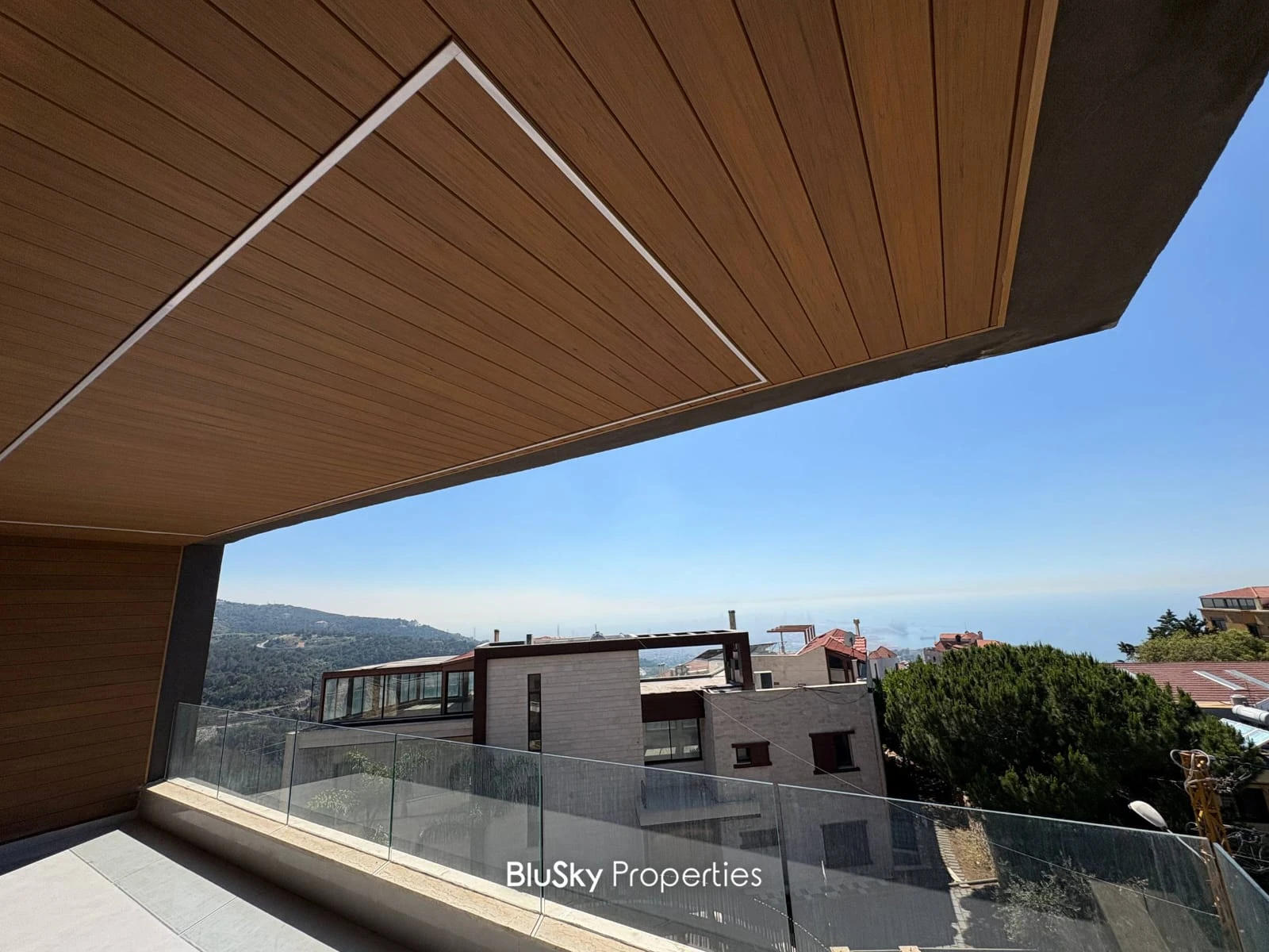 Apartment 240m² with Balcony for Sale in Qonnabet Broumana — photo 2