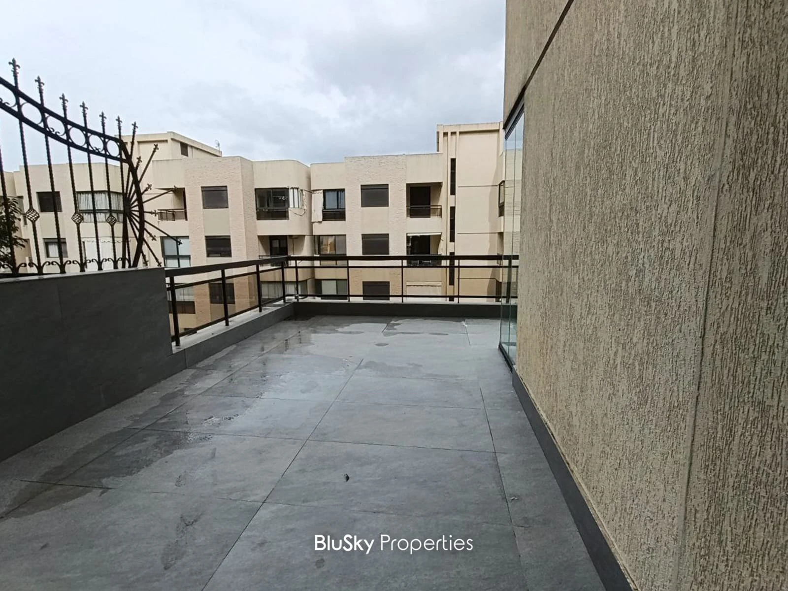 Apartment 250m² with Terrace for Sale or Rent in Qonnabet Broumana — الصورة 3