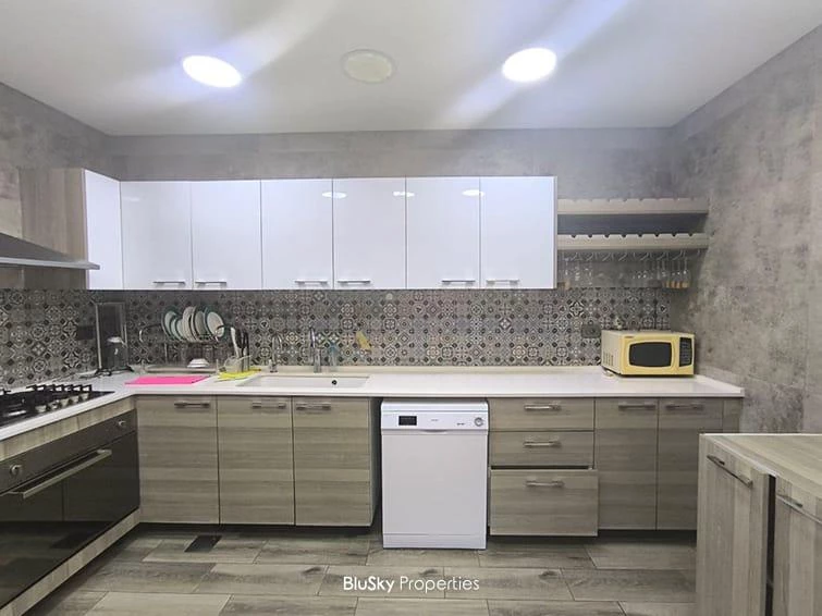 Apartment 220m² Balcony for Sale in Qornet Chehwan — photo 4