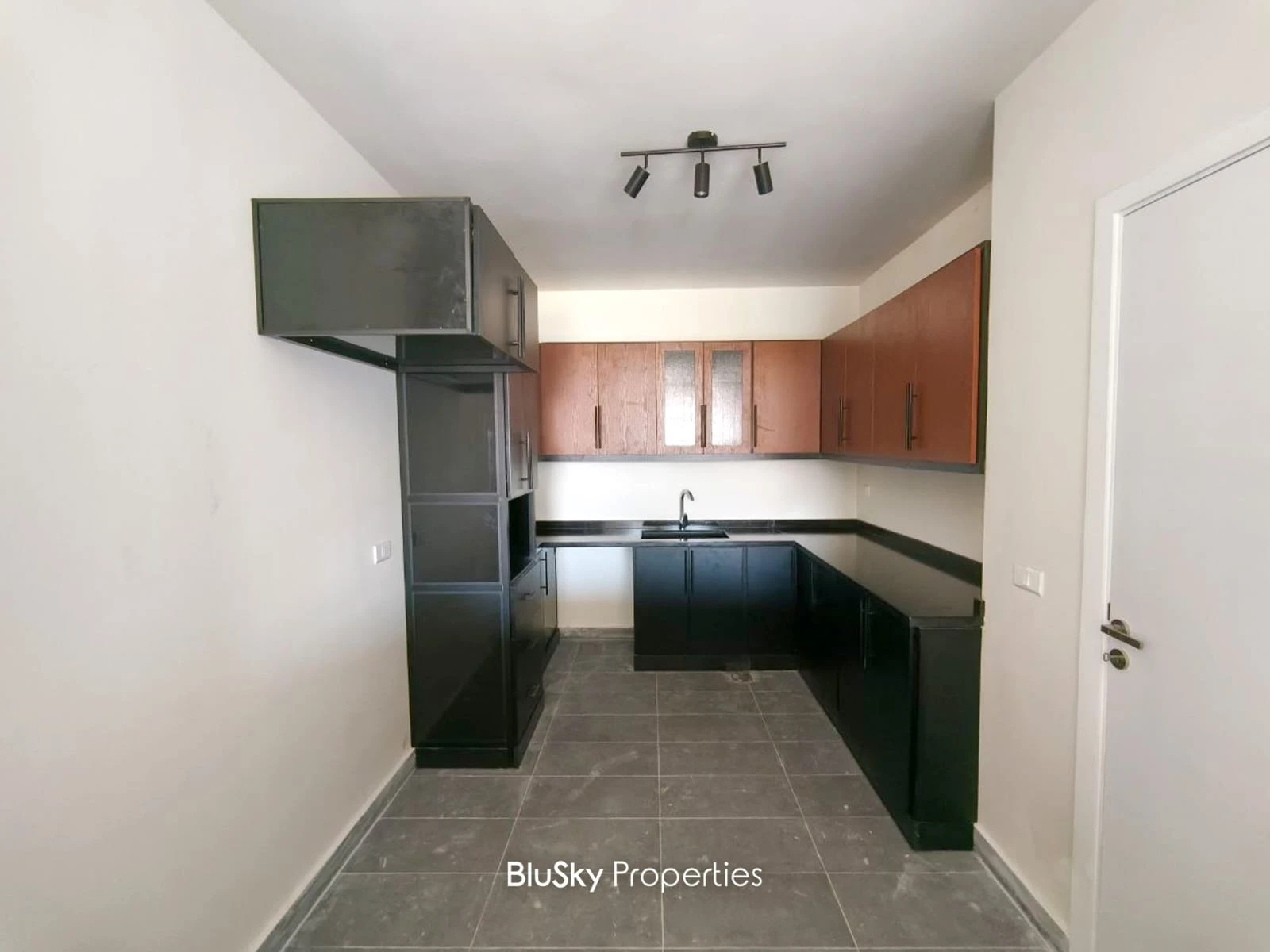 Apartment 110m² with Sea View for Rent in Qornet El Hamra — الصورة 2