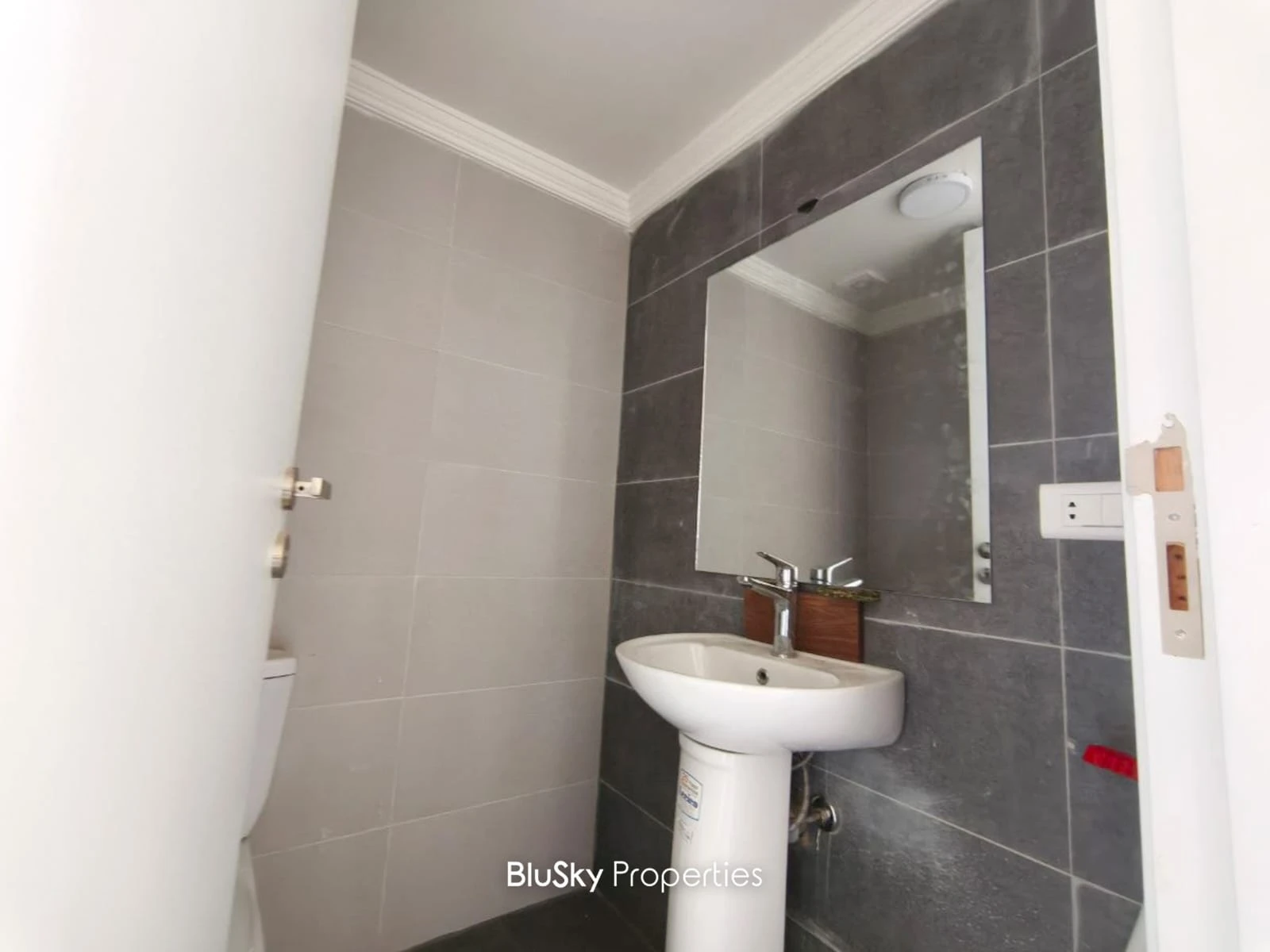 Apartment 110m² with Sea View for Rent in Qornet El Hamra — الصورة 4
