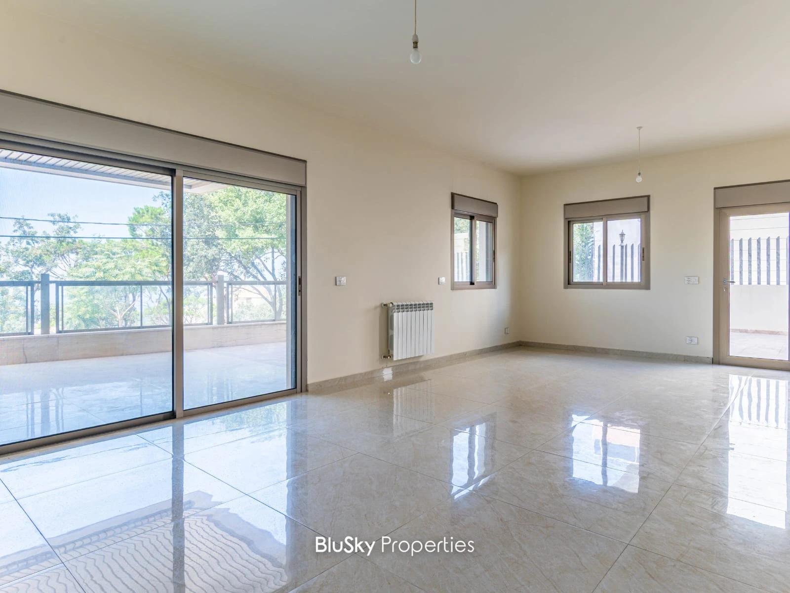 Apartment 170m² with Terrace for Sale in Qornet El Hamra