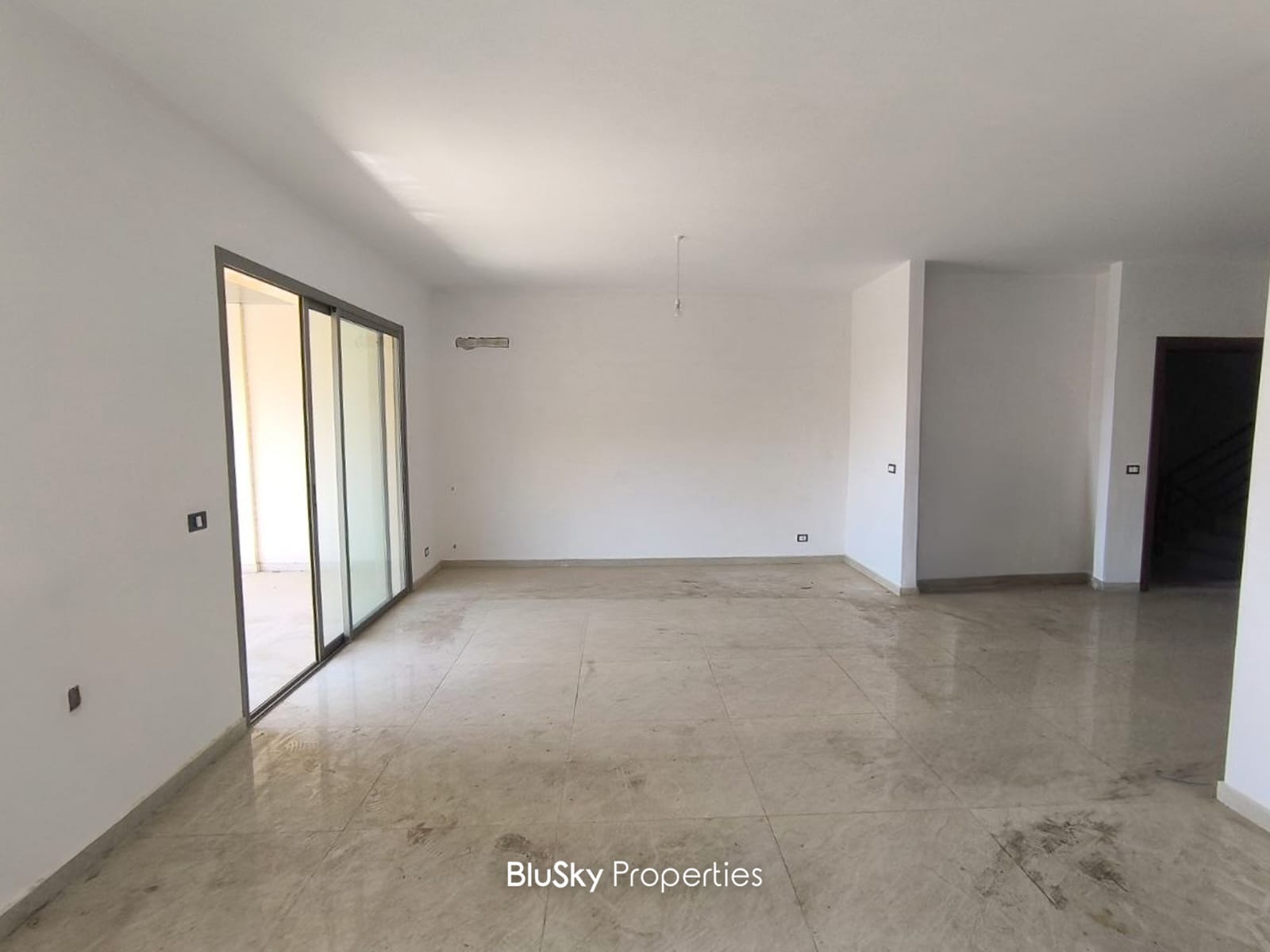 Apartment 170m² with Terrace for Sale in Qornet El Hamra