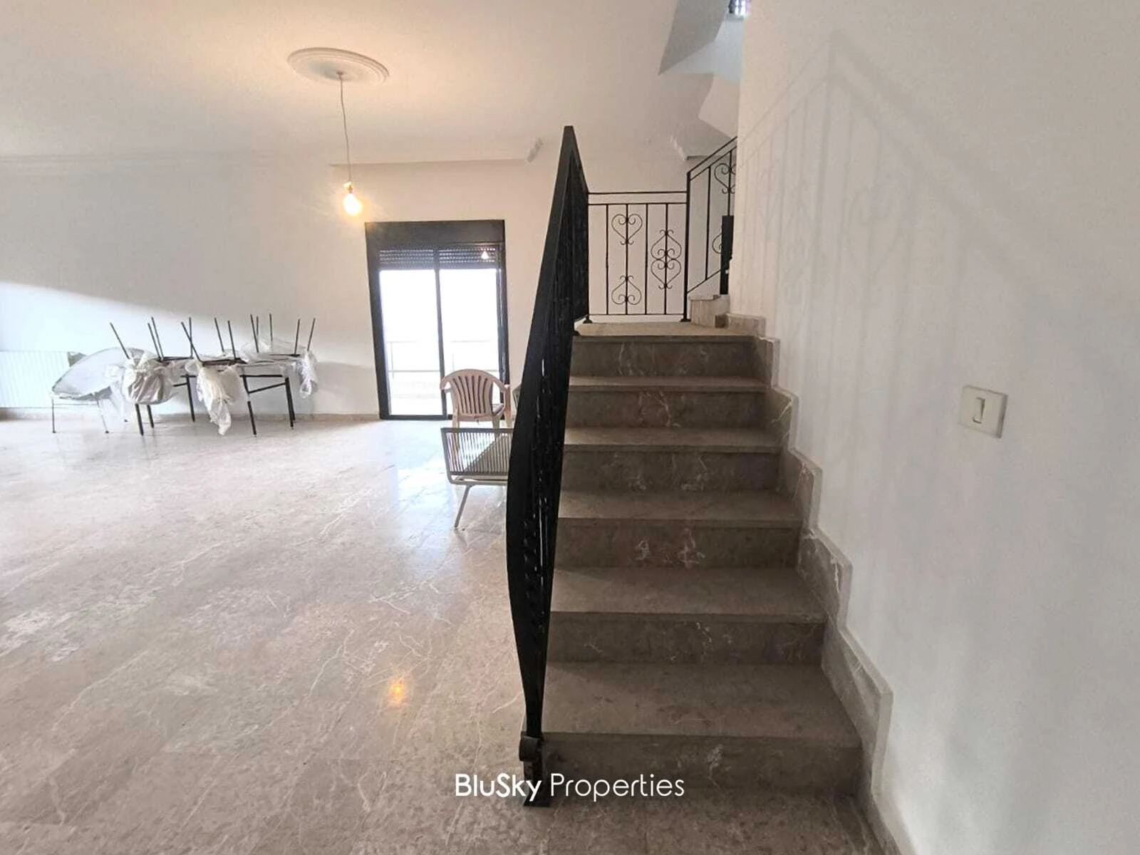 Duplex 260m² Balcony for Sale in Qornet El Hamra — photo 3