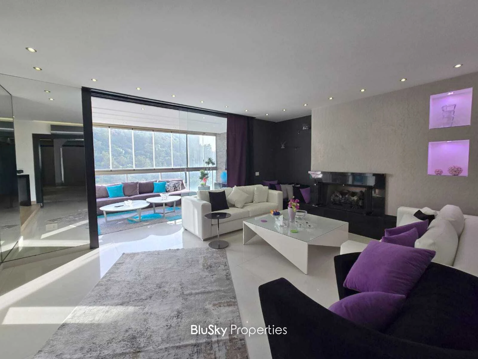 Apartment 220m² Mountain View for Sale in Rabwe