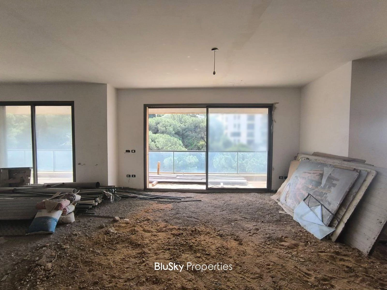 Apartment 345m² Garden for Sale in Rabieh