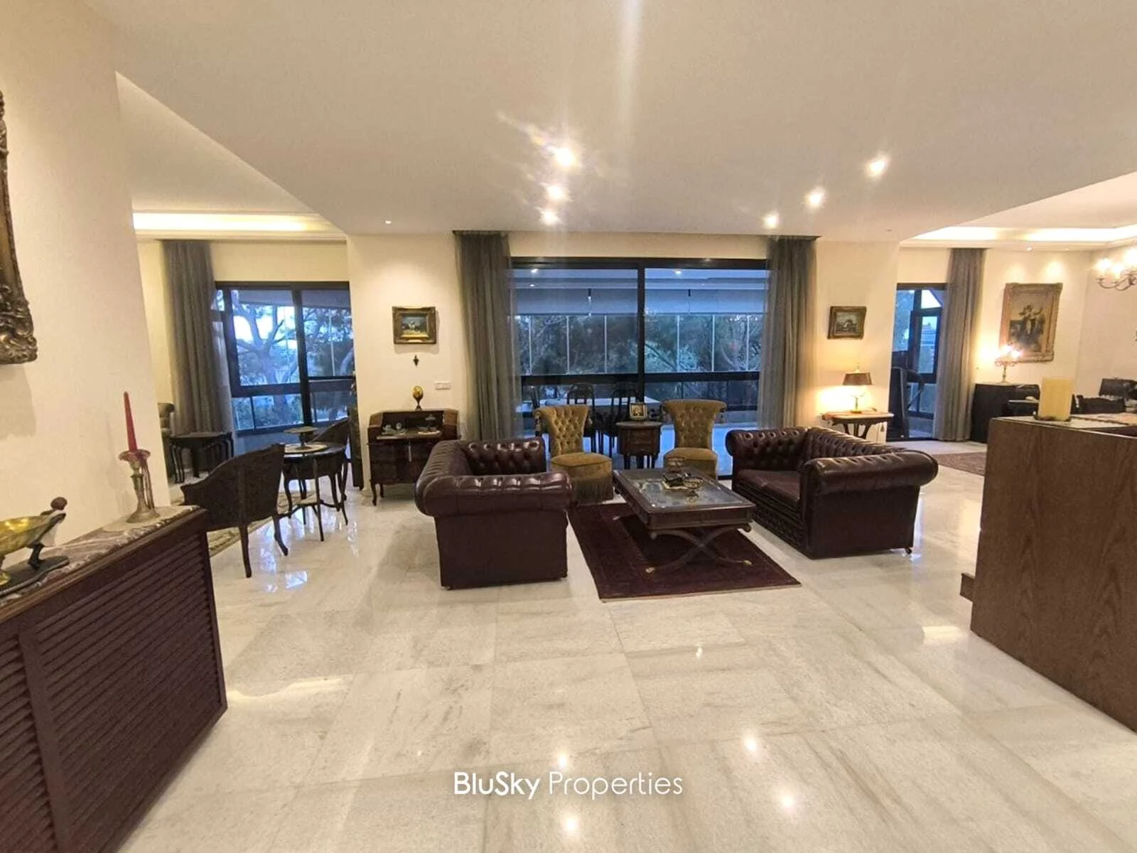 Apartment 350m² Terrace for Rent in Rabieh