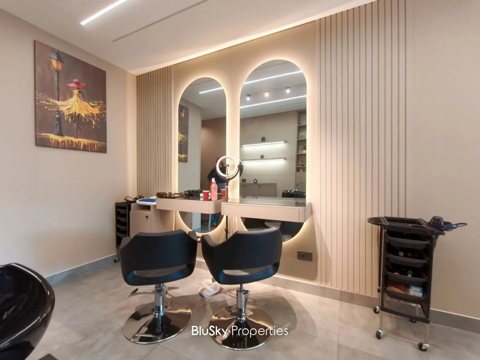 Shop 130m² for Rent in Rawda