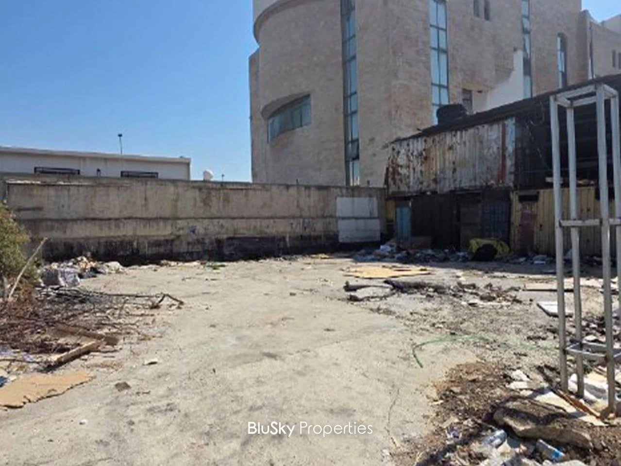 Land 200m² for Rent in Rmeil