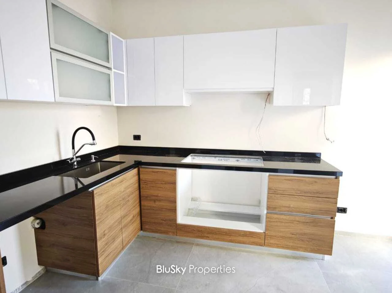 Apartment 165m² Garden for Rent in Roumieh — photo 5