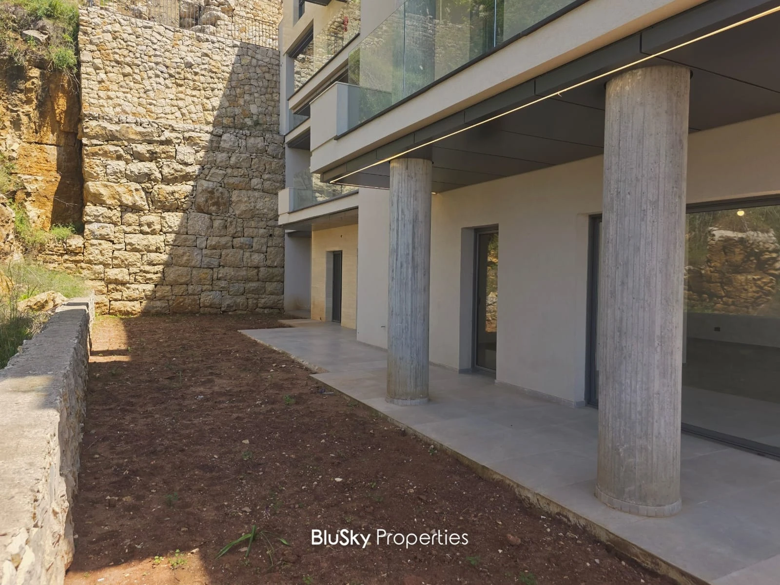 Apartment 170m² with Garden for Sale or Rent in Roumieh — photo 3