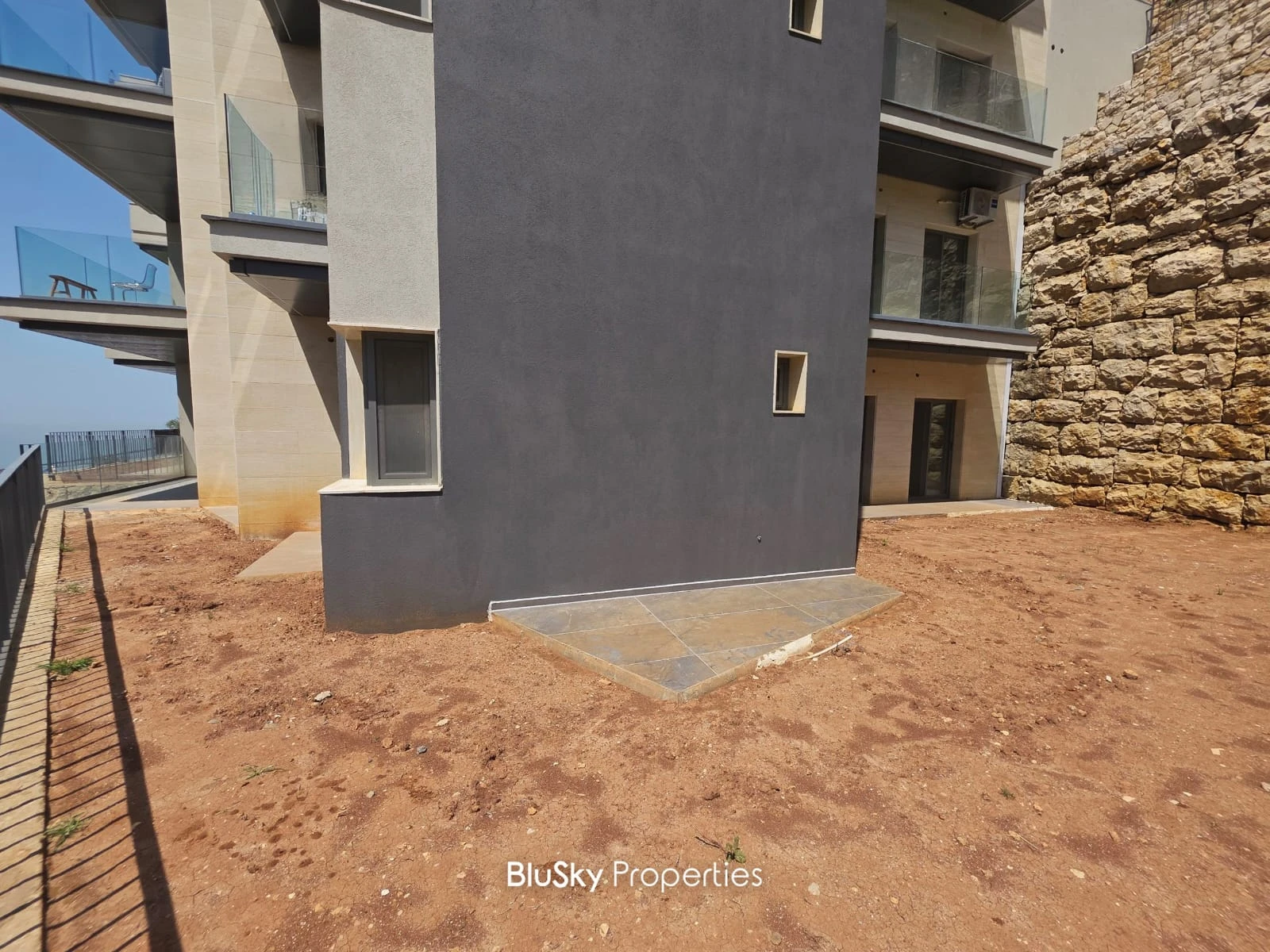 Apartment 170m² with Garden for Sale or Rent in Roumieh — photo 4