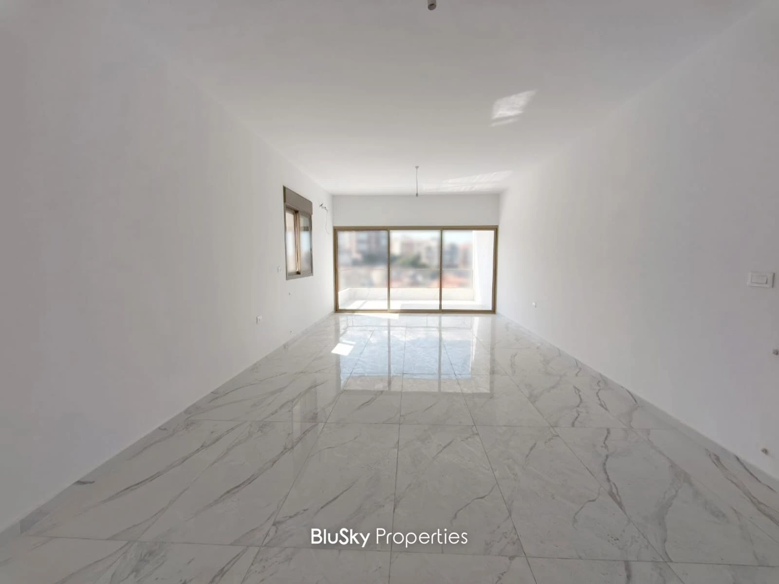 Apartment 175m² with Sea View for Rent in Roumieh
