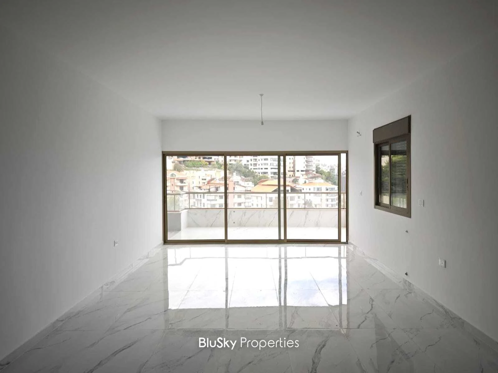 Apartment 177m² with Garden for Sale in Roumieh