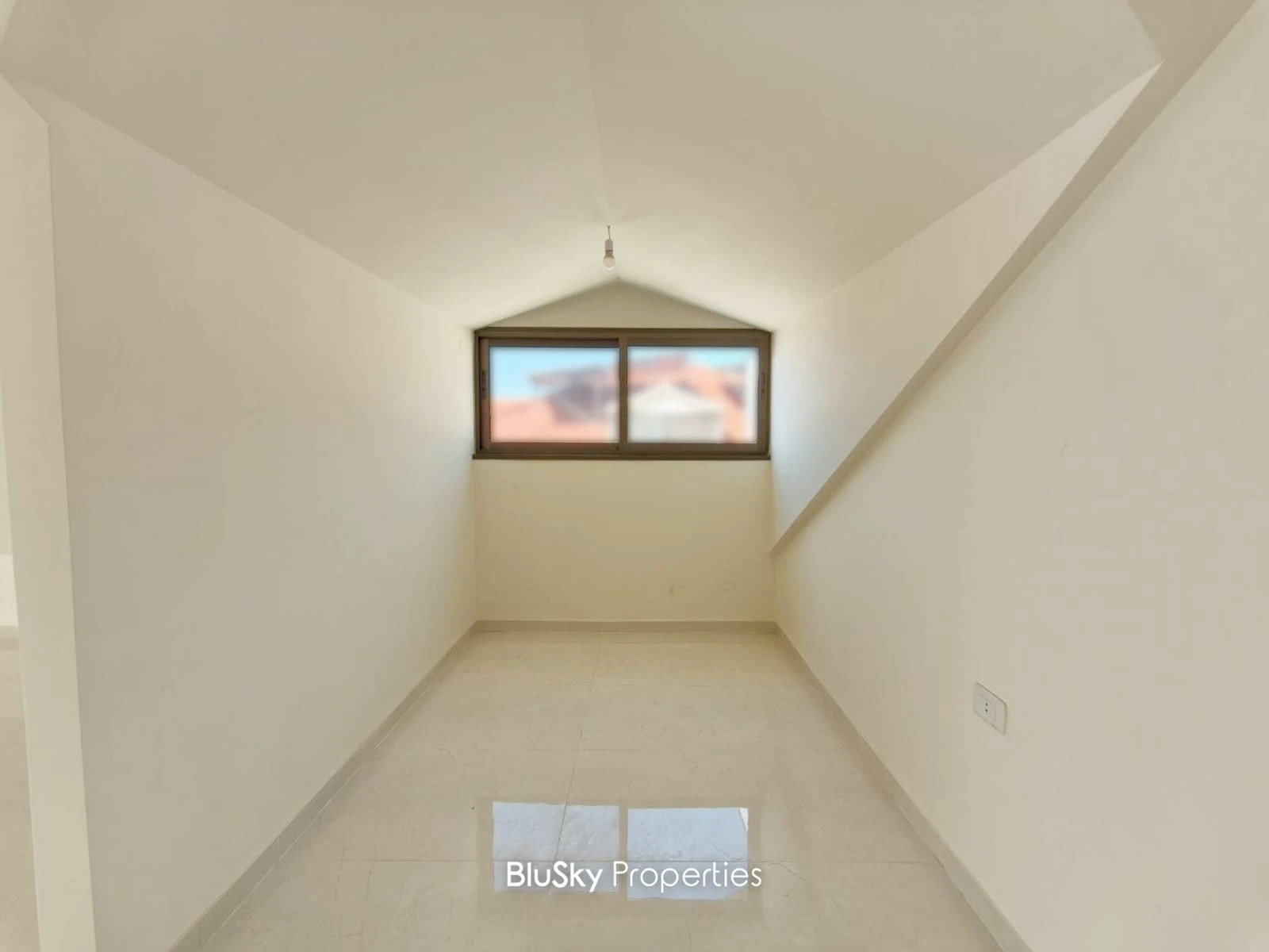 Duplex 255m² with Sea View for Sale in Roumieh — photo 5