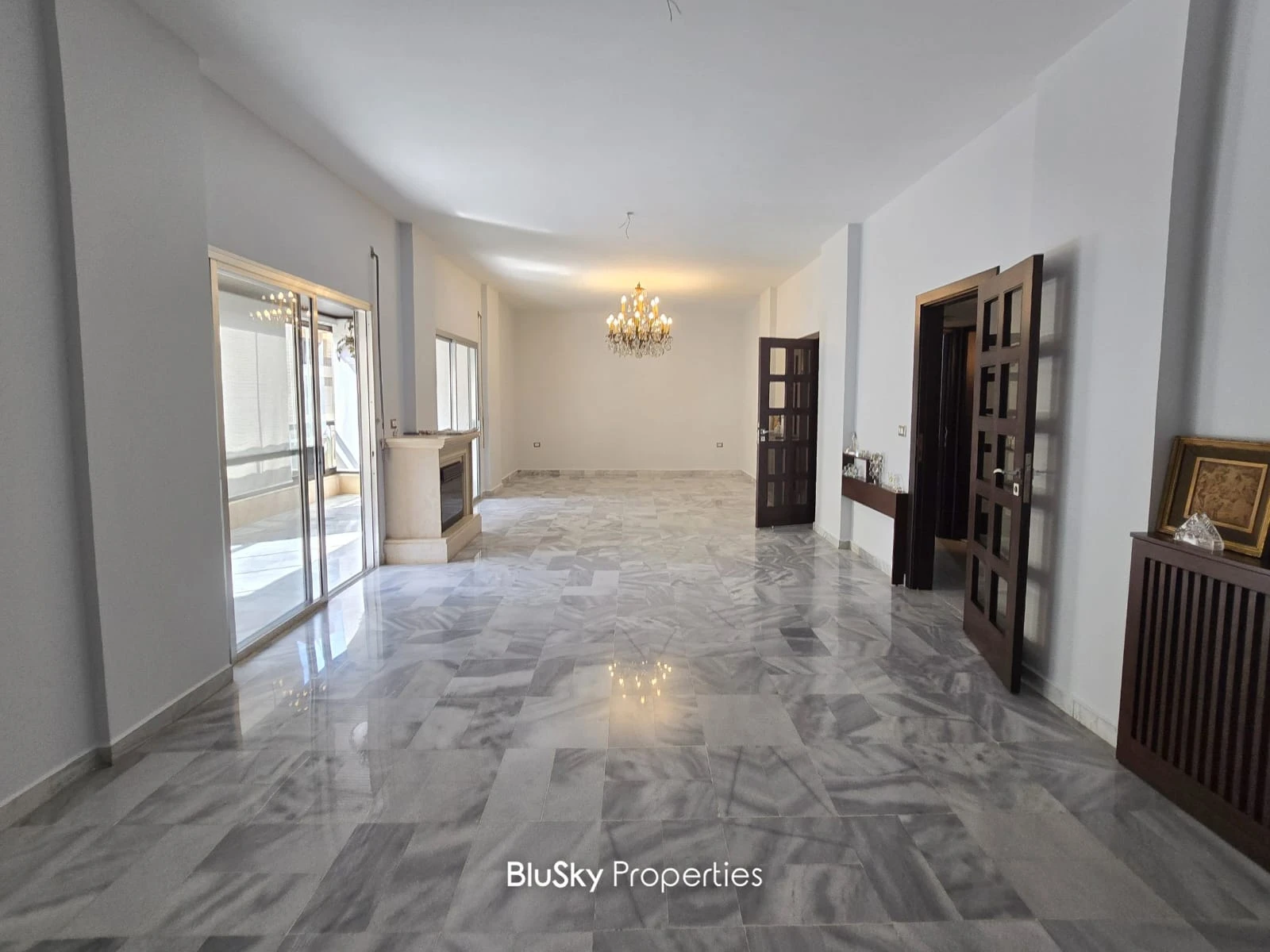 Apartment 200m² with Balcony for Rent in Sabtieh