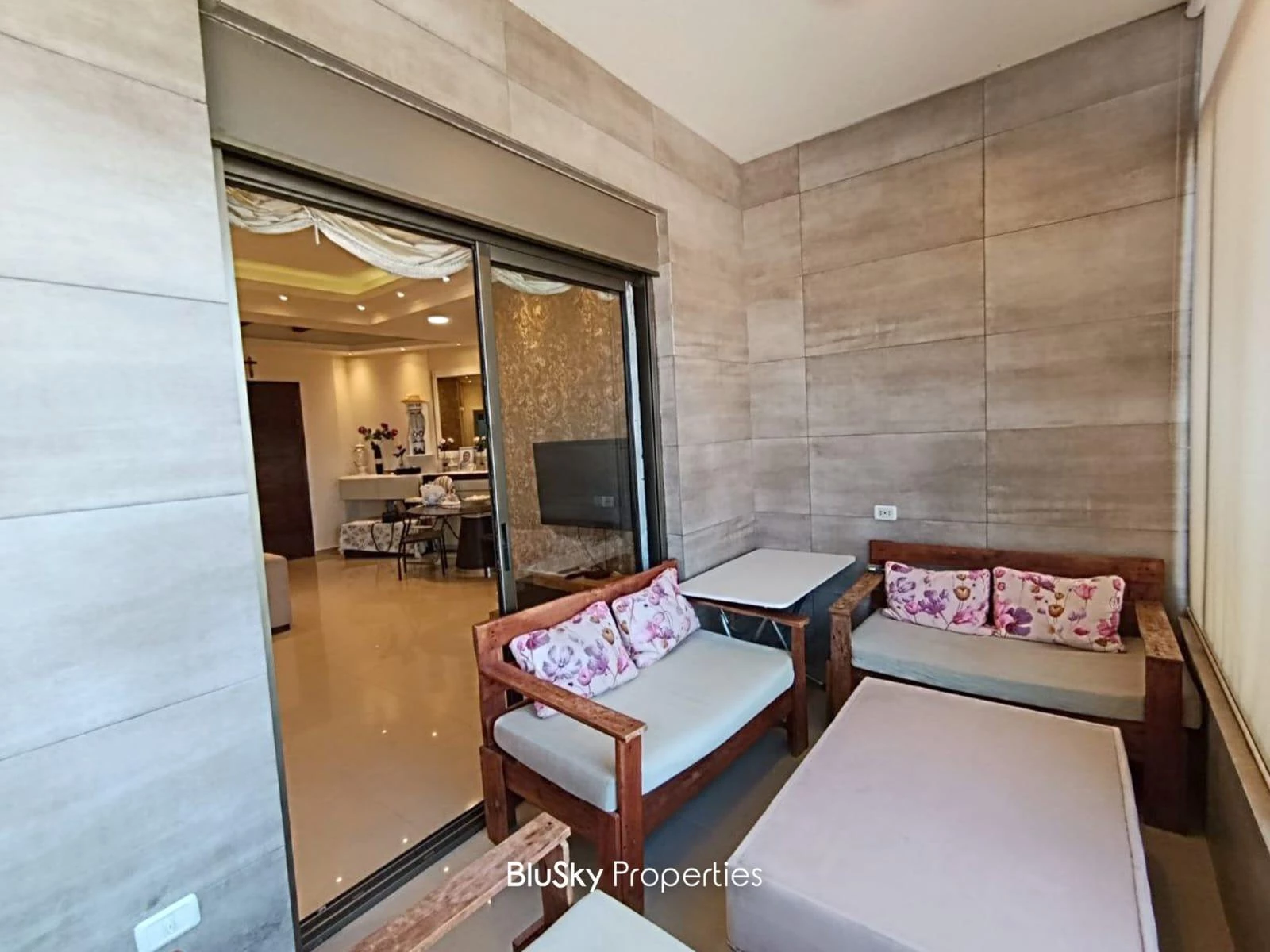Apartment 125m² Terrace for Sale in Safra — photo 2