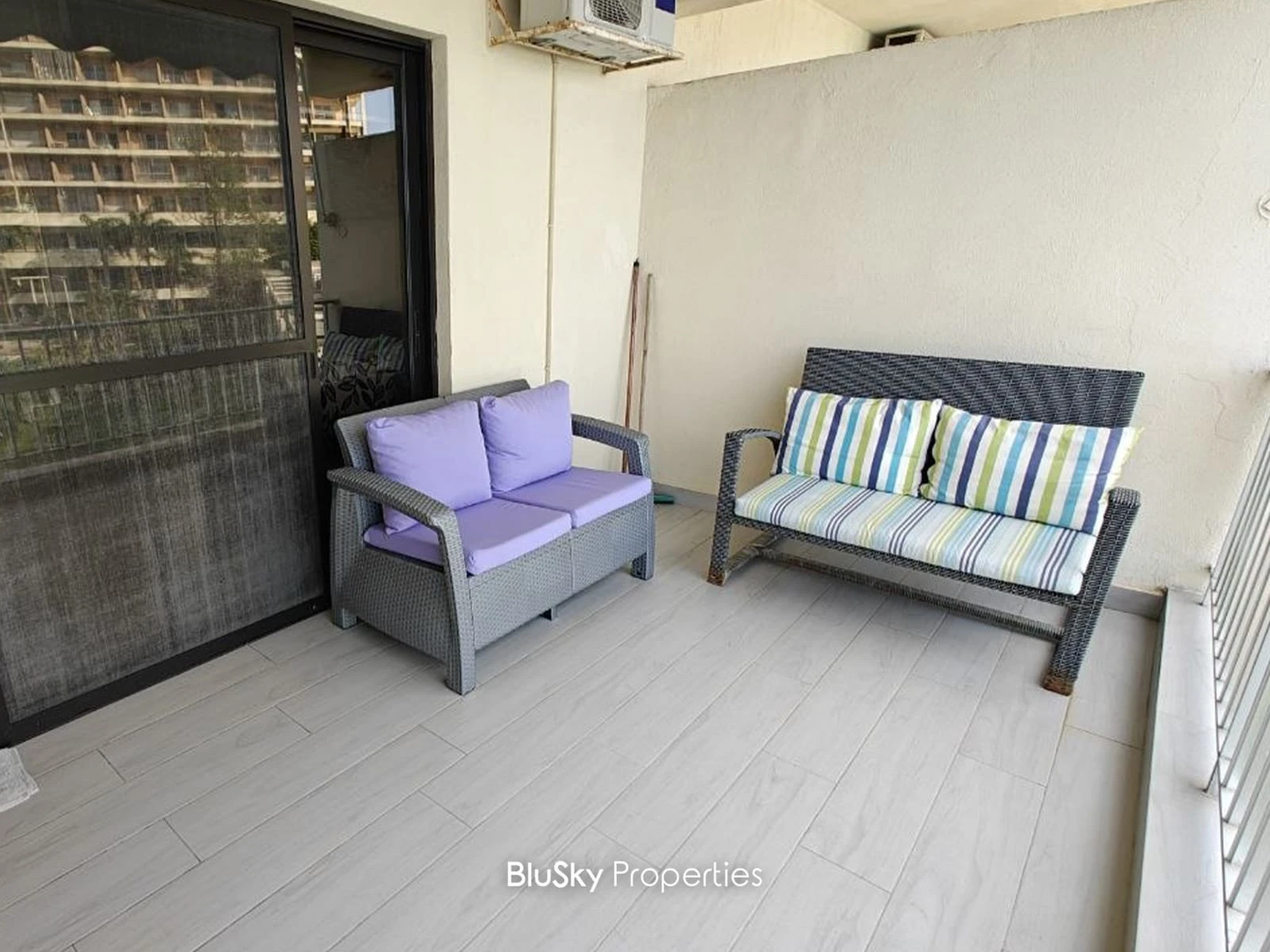 Chalet 50m² with Sea View for Sale in Safra — الصورة 3