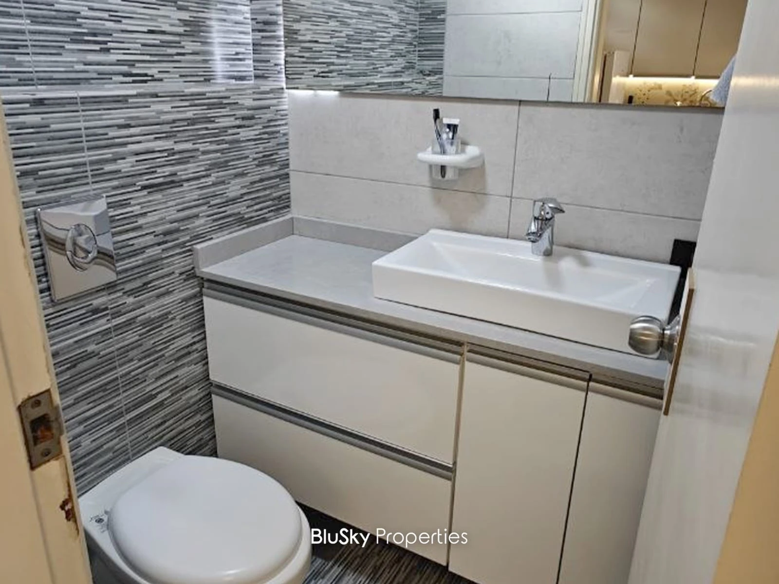Chalet 50m² with Sea View for Sale in Safra — الصورة 4