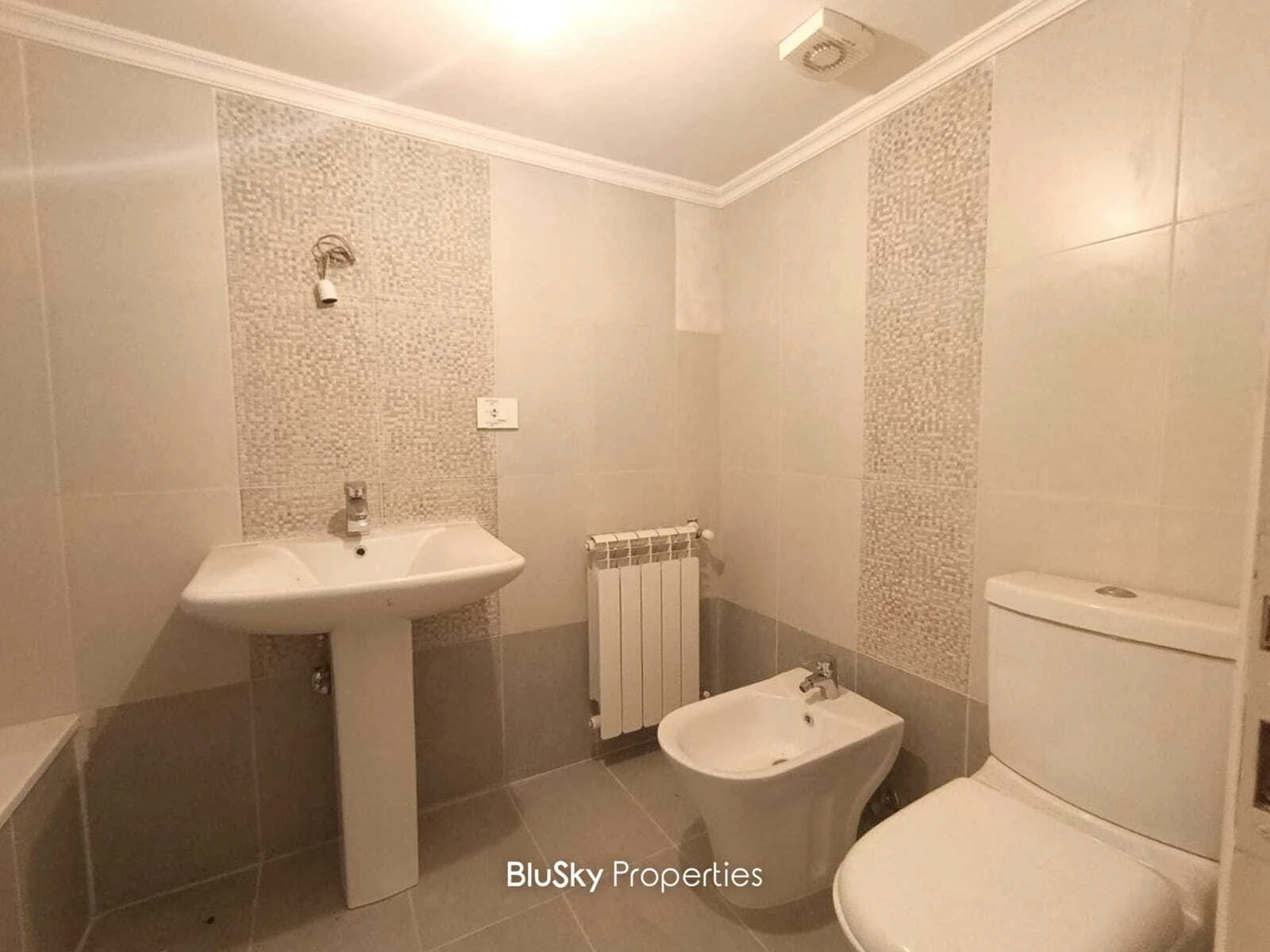 Apartment 180m² Garden for Sale in Sahel Alma — الصورة 4