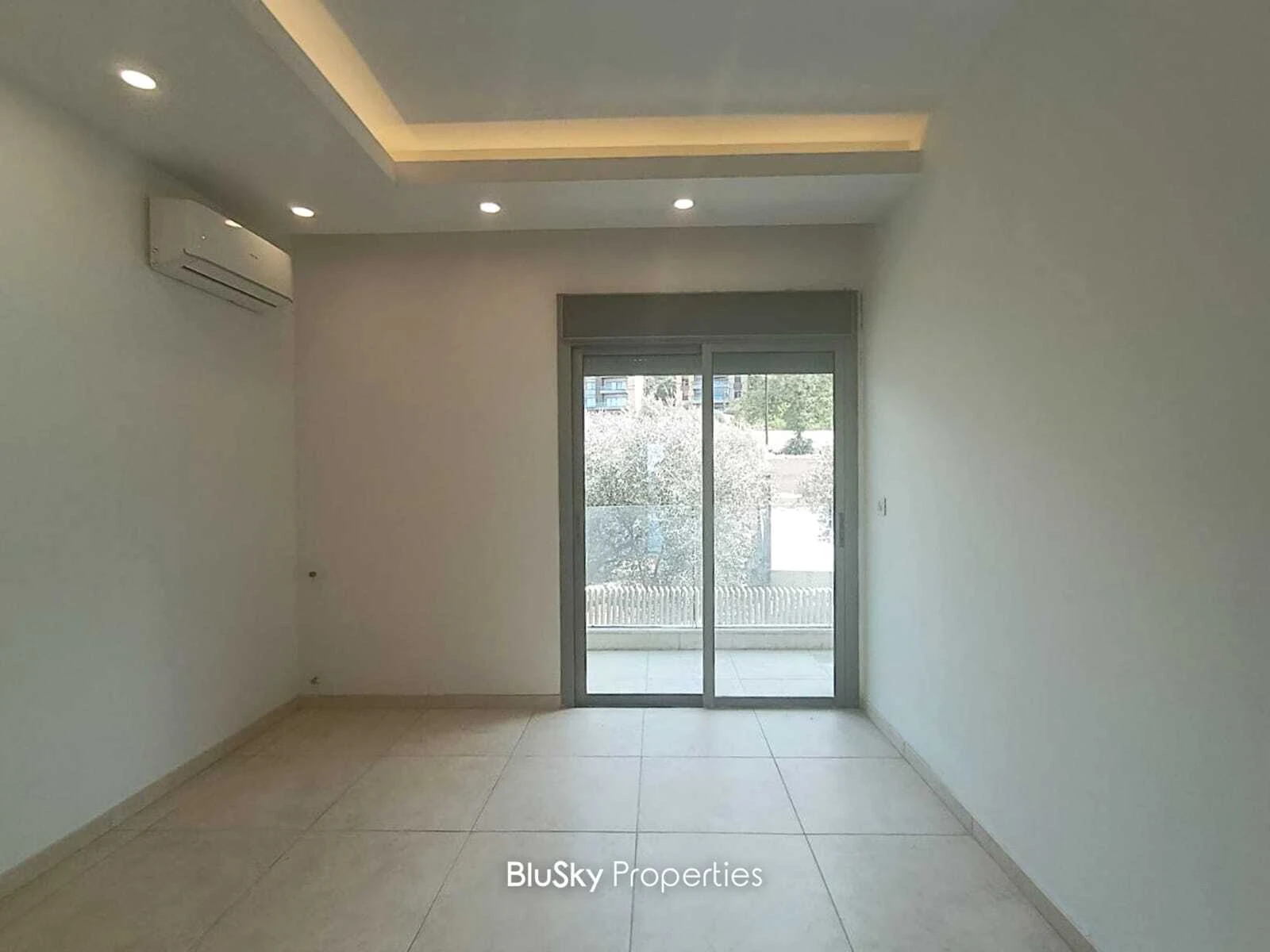 Apartment 212m² Sea View for Sale in Sahel Alma — photo 2
