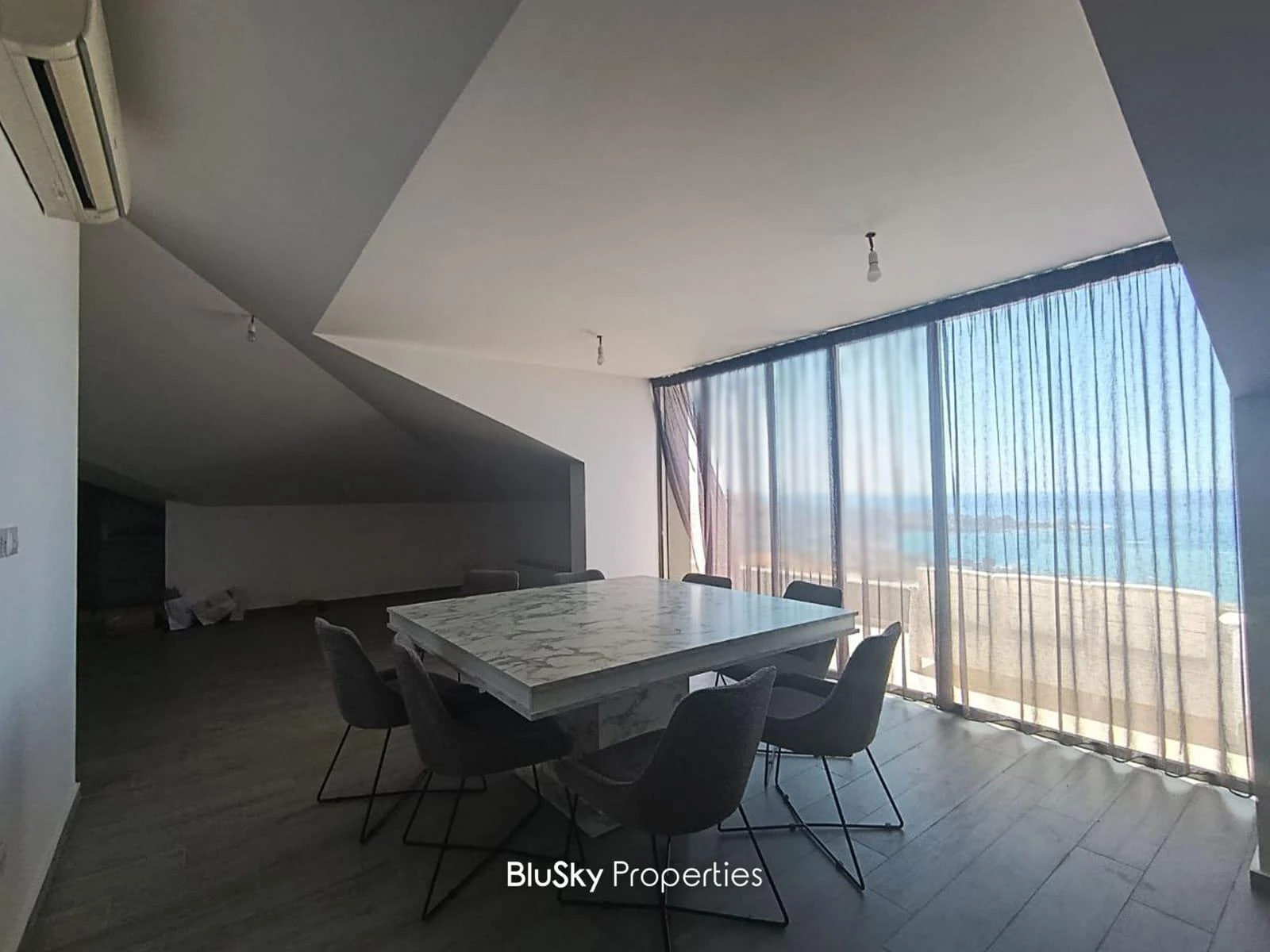 Apartment 236m² Terrace for Rent in Sahel Alma