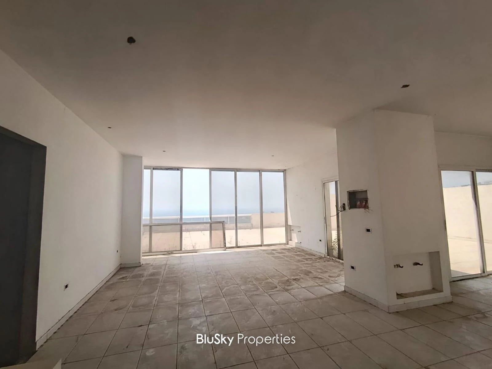 Triplex 720m² Balcony for Sale in Sahel Alma — الصورة 3