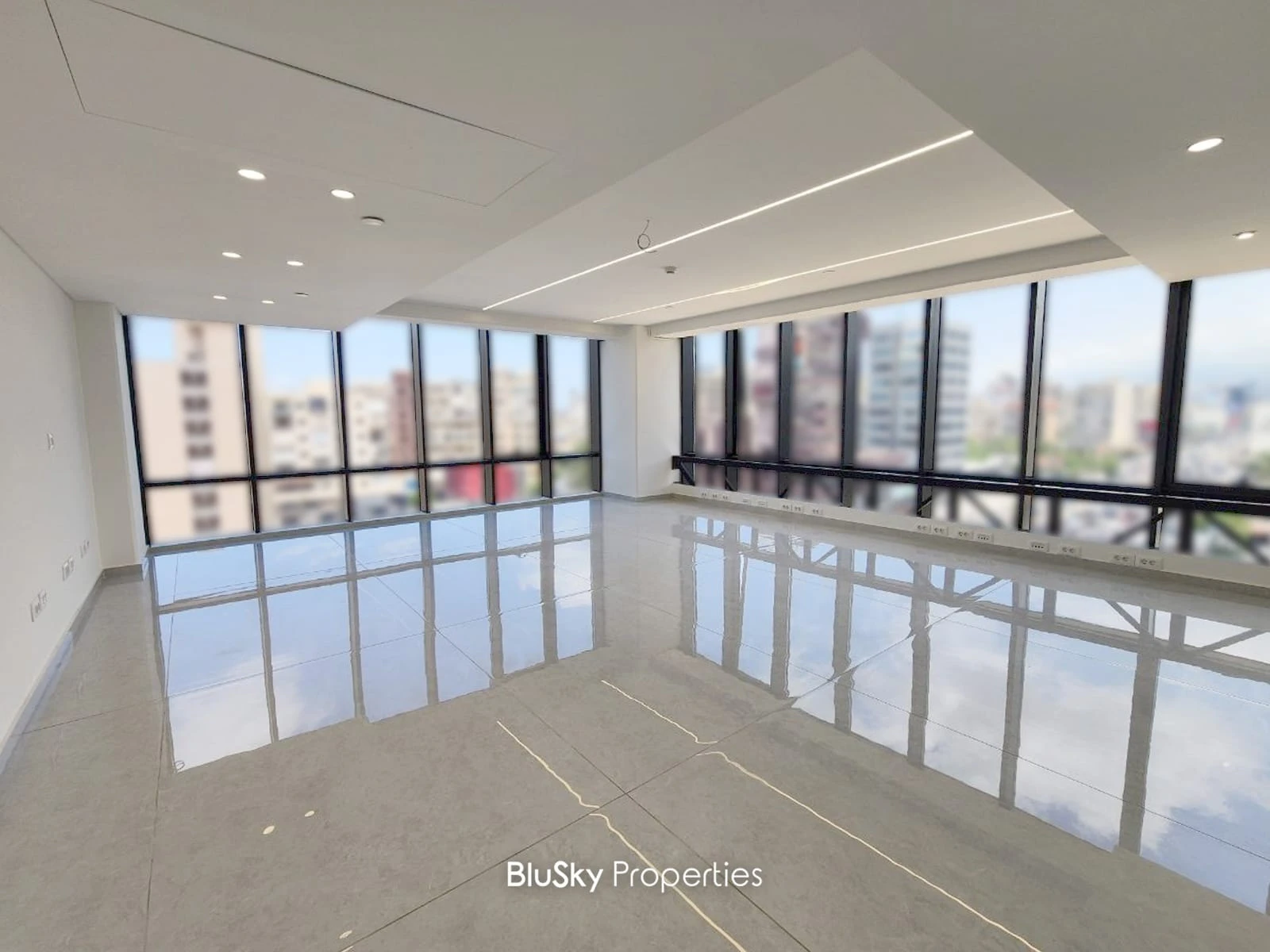 Office 250m² for Rent in Sad El Bauchrieh