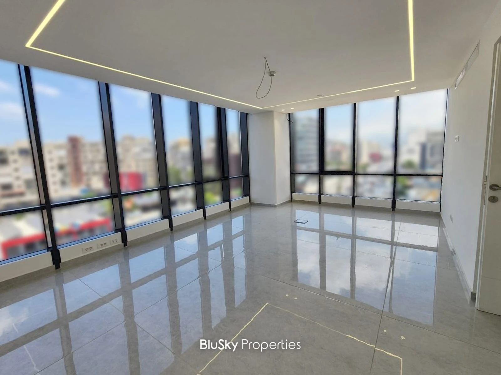Office 250m² for Rent in Sad El Bauchrieh — photo 2