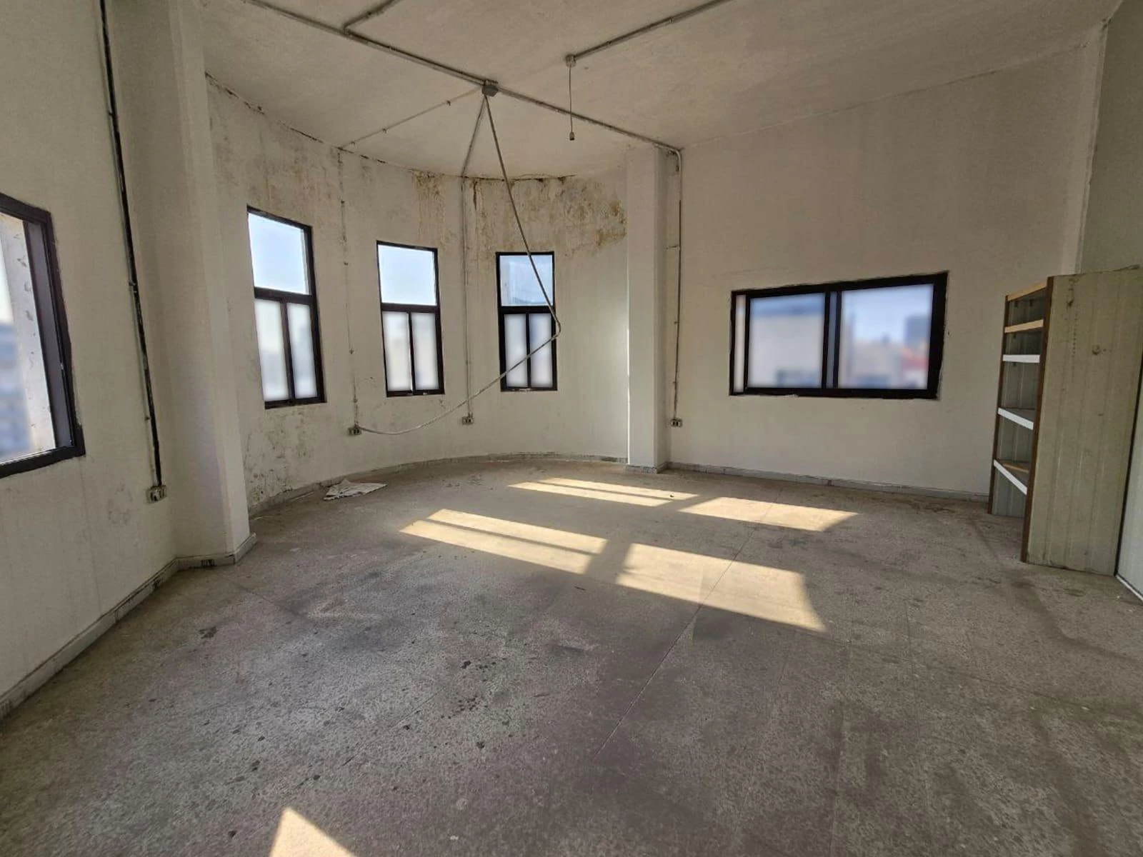 Warehouse 450m² for Rent in Sad El Bauchrieh — photo 2