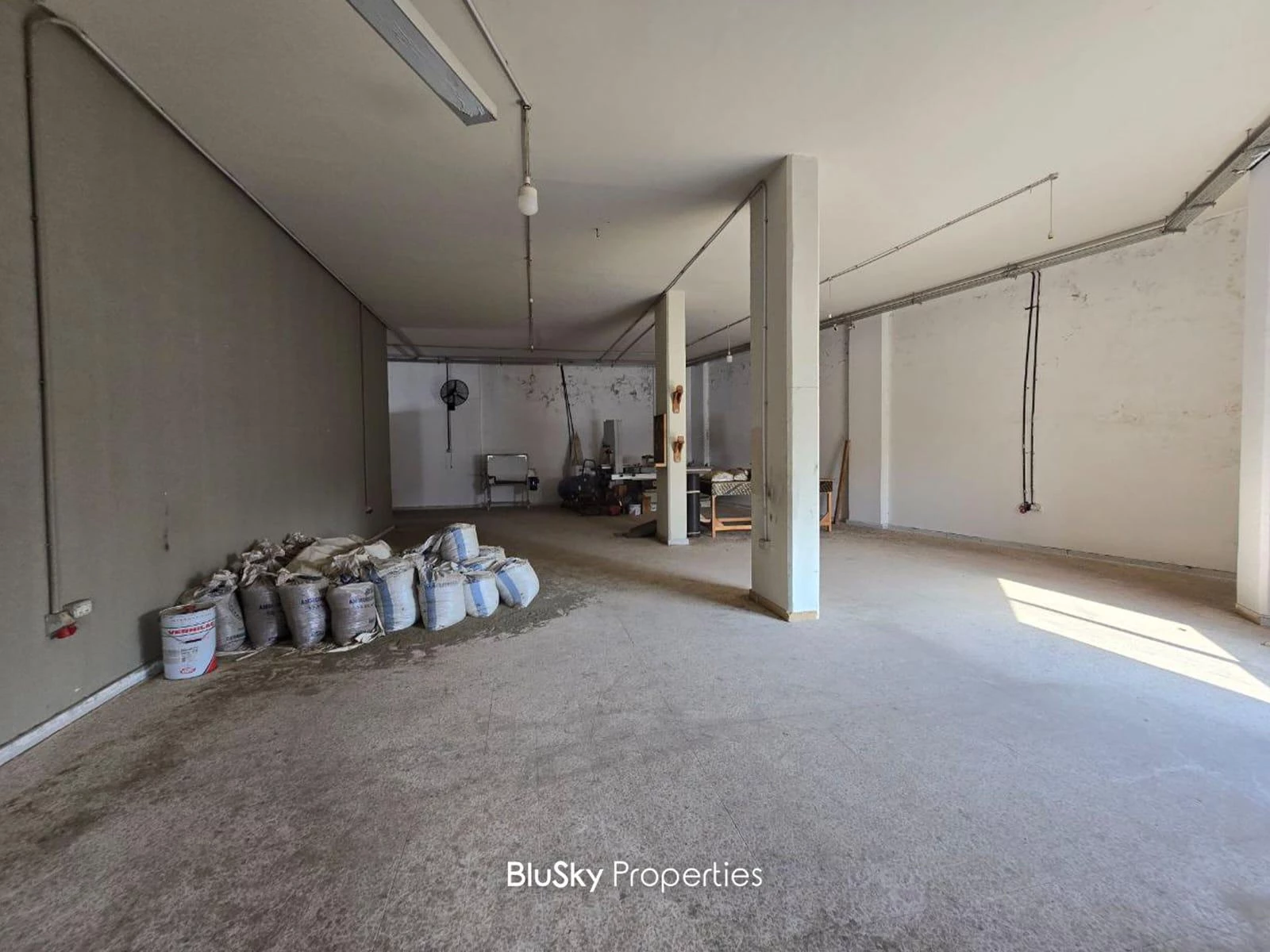 Warehouse 450m² for Rent in Sad El Bauchrieh — photo 3