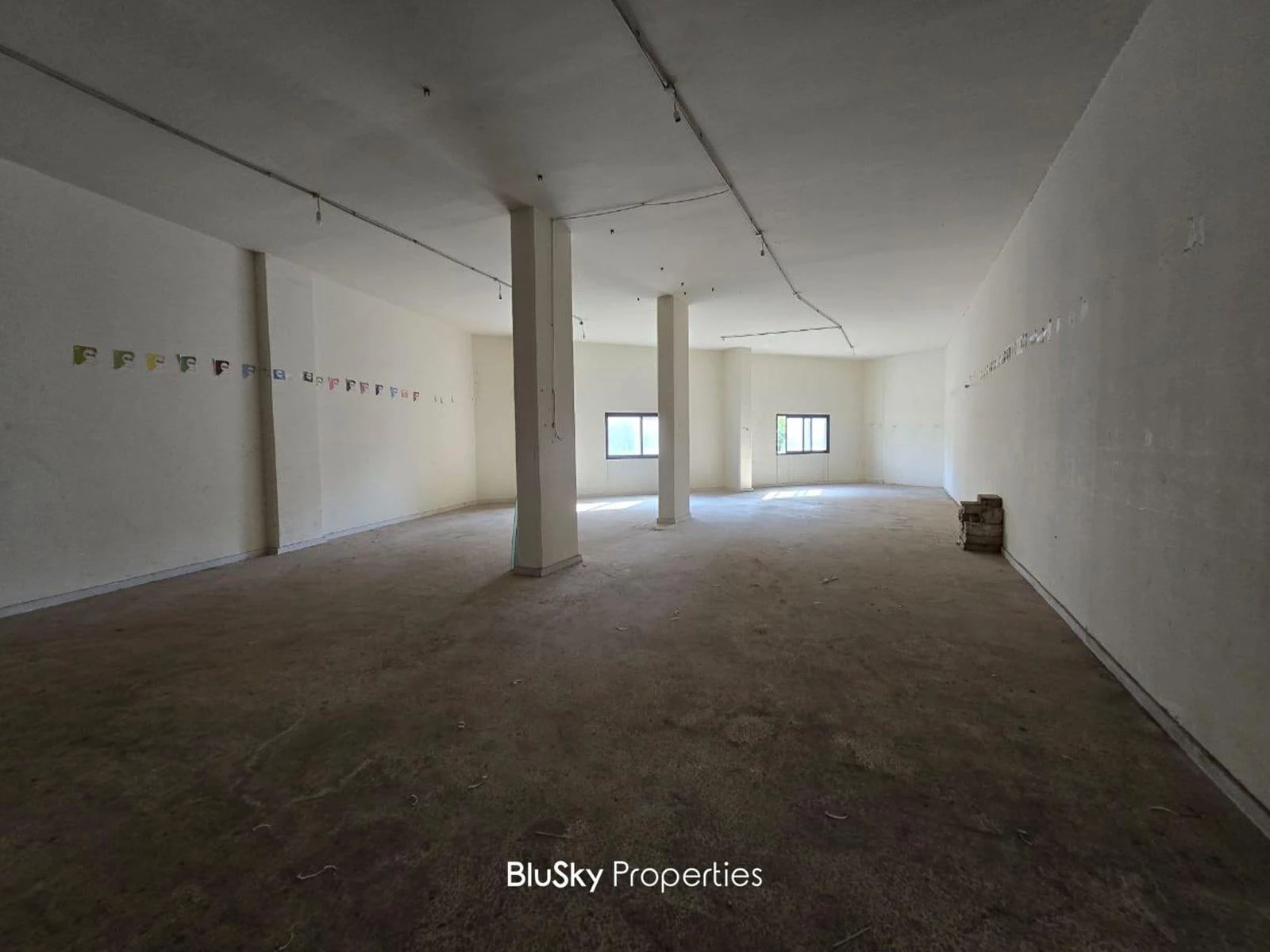 Warehouse 450m² for Rent in Sed El Bauchrieh