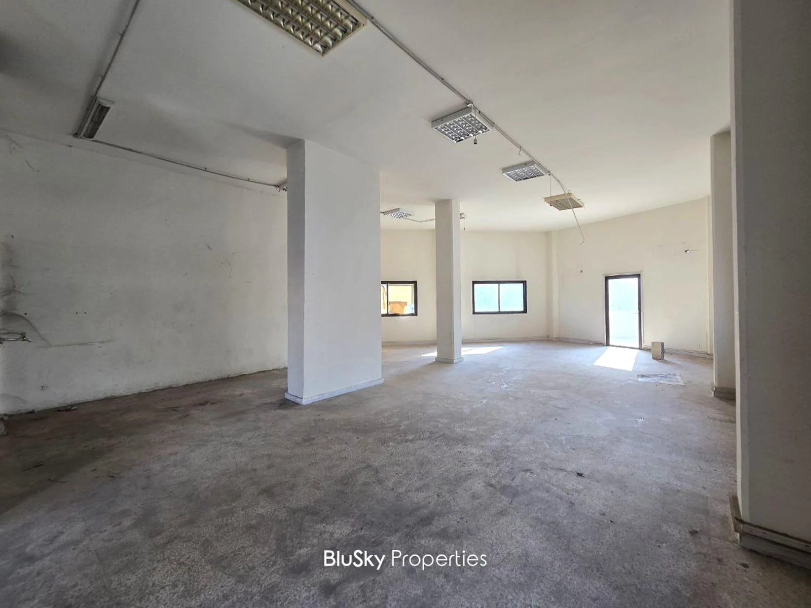 Warehouse 450m² for Rent in Sed El Bauchrieh — photo 4