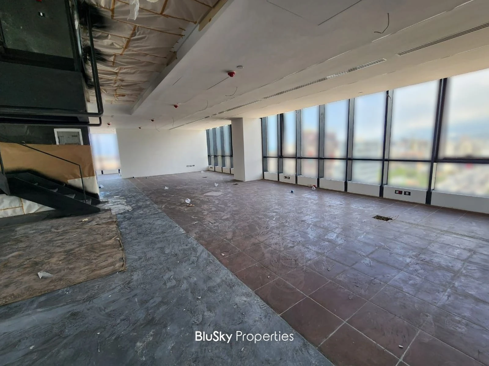 Office 500m² for Rent in Sad El Bauchrieh — الصورة 2