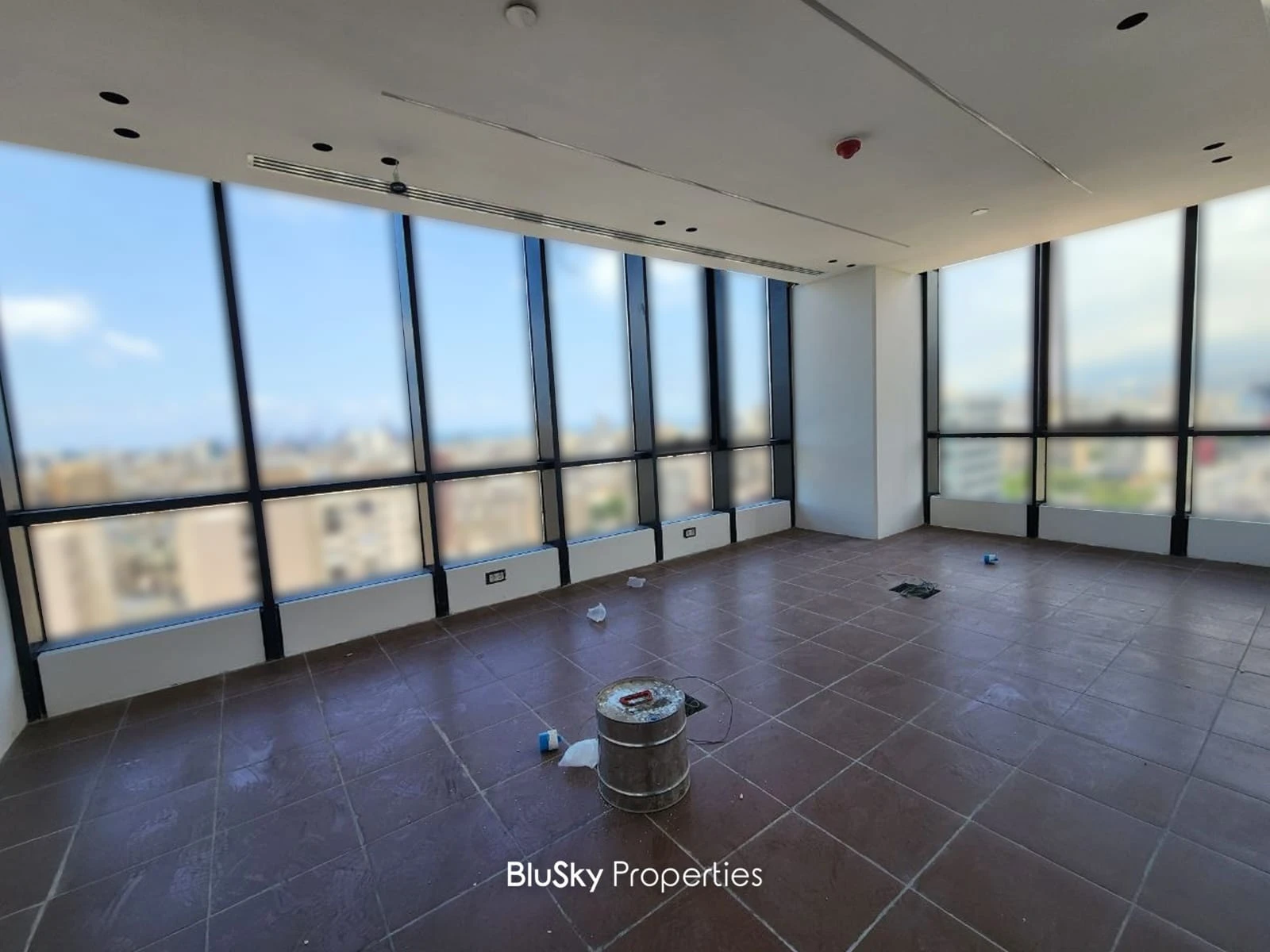 Office 500m² for Rent in Sad El Bauchrieh — الصورة 5